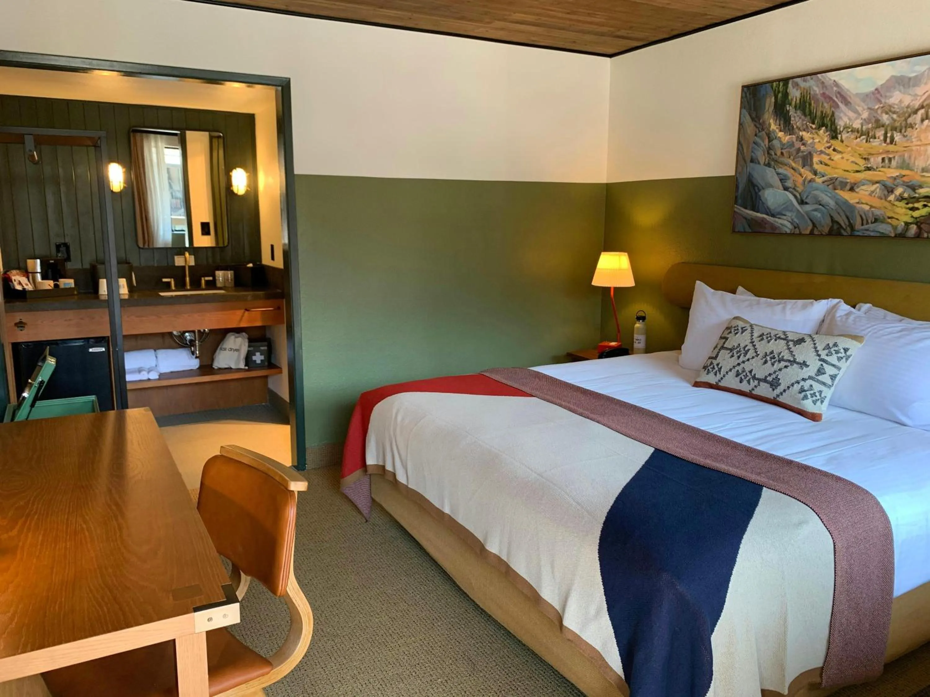 Bed in Station House Inn South Lake Tahoe