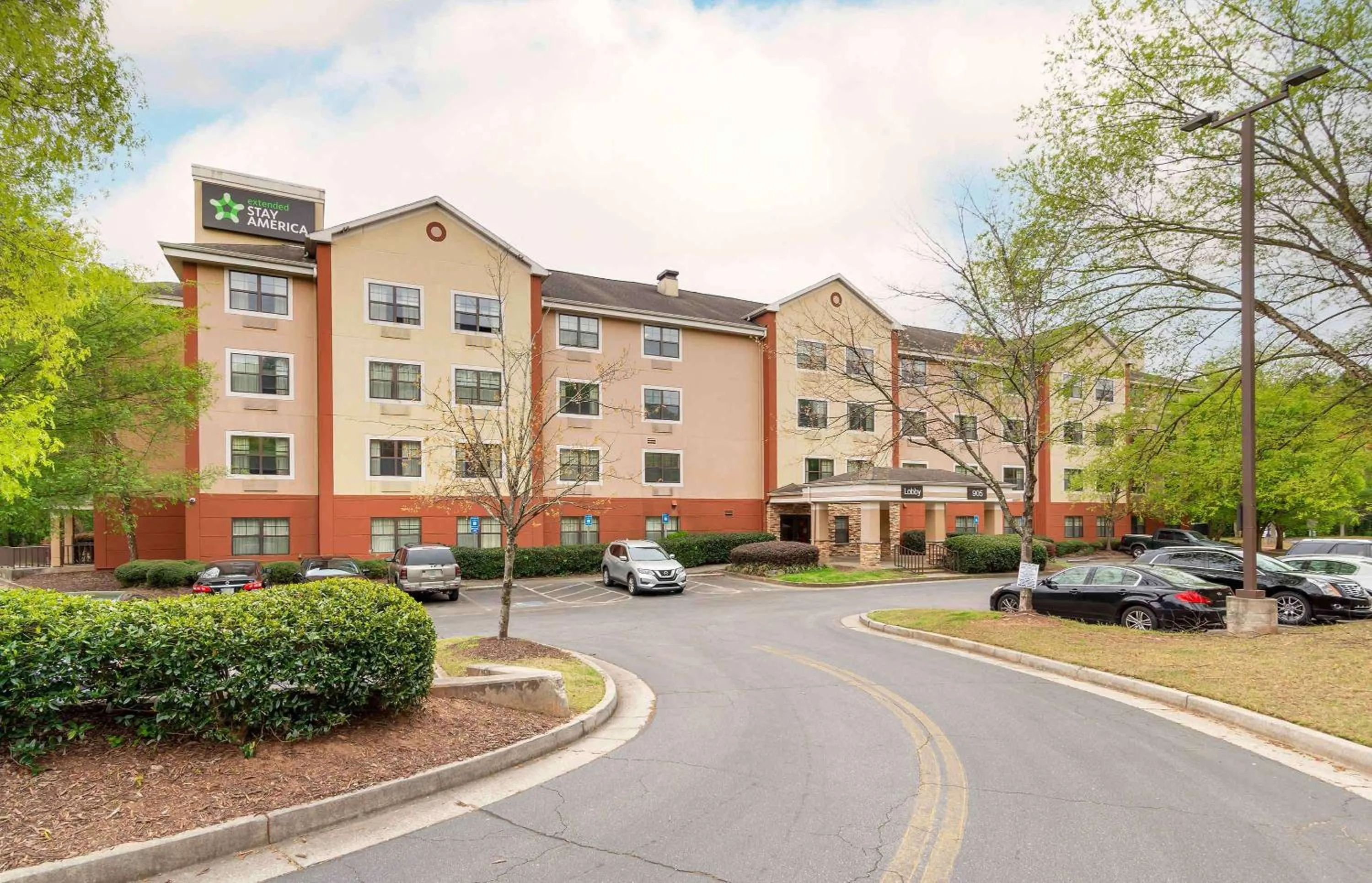 Property building in Extended Stay America Suites - Atlanta - Perimeter - Crestline