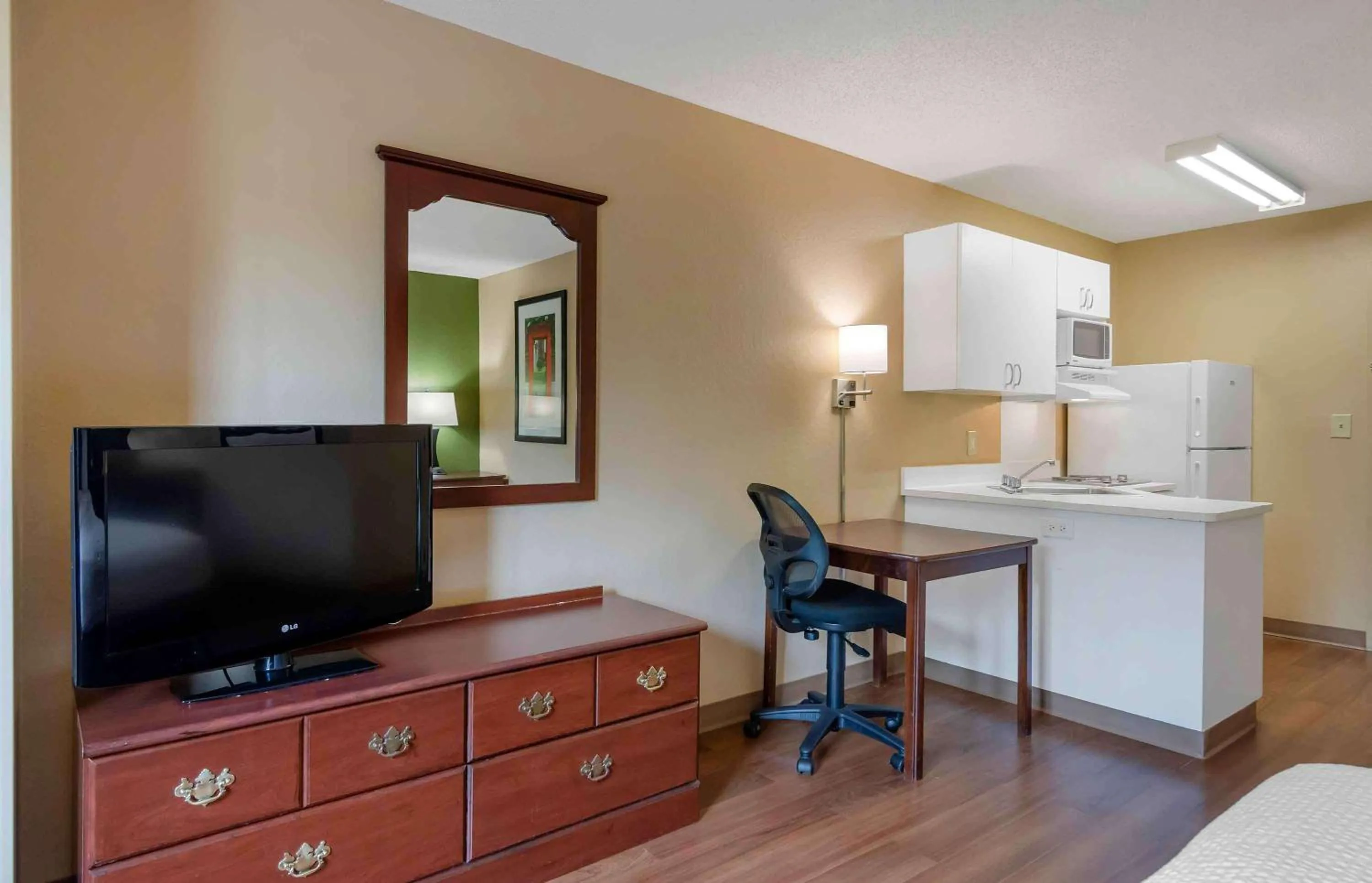 Bedroom in Extended Stay America Suites - Atlanta - Perimeter - Crestline