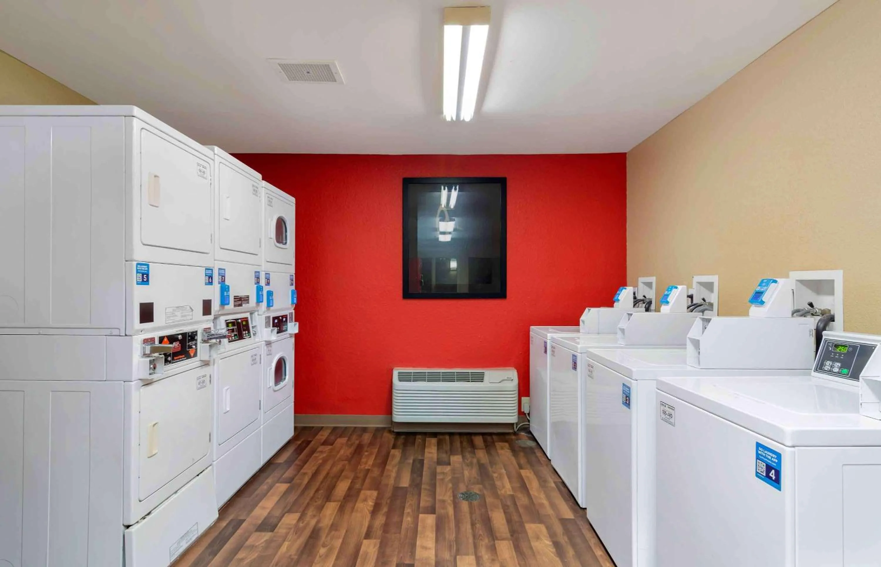 Property building, Bed in Extended Stay America Suites - Atlanta - Perimeter - Crestline