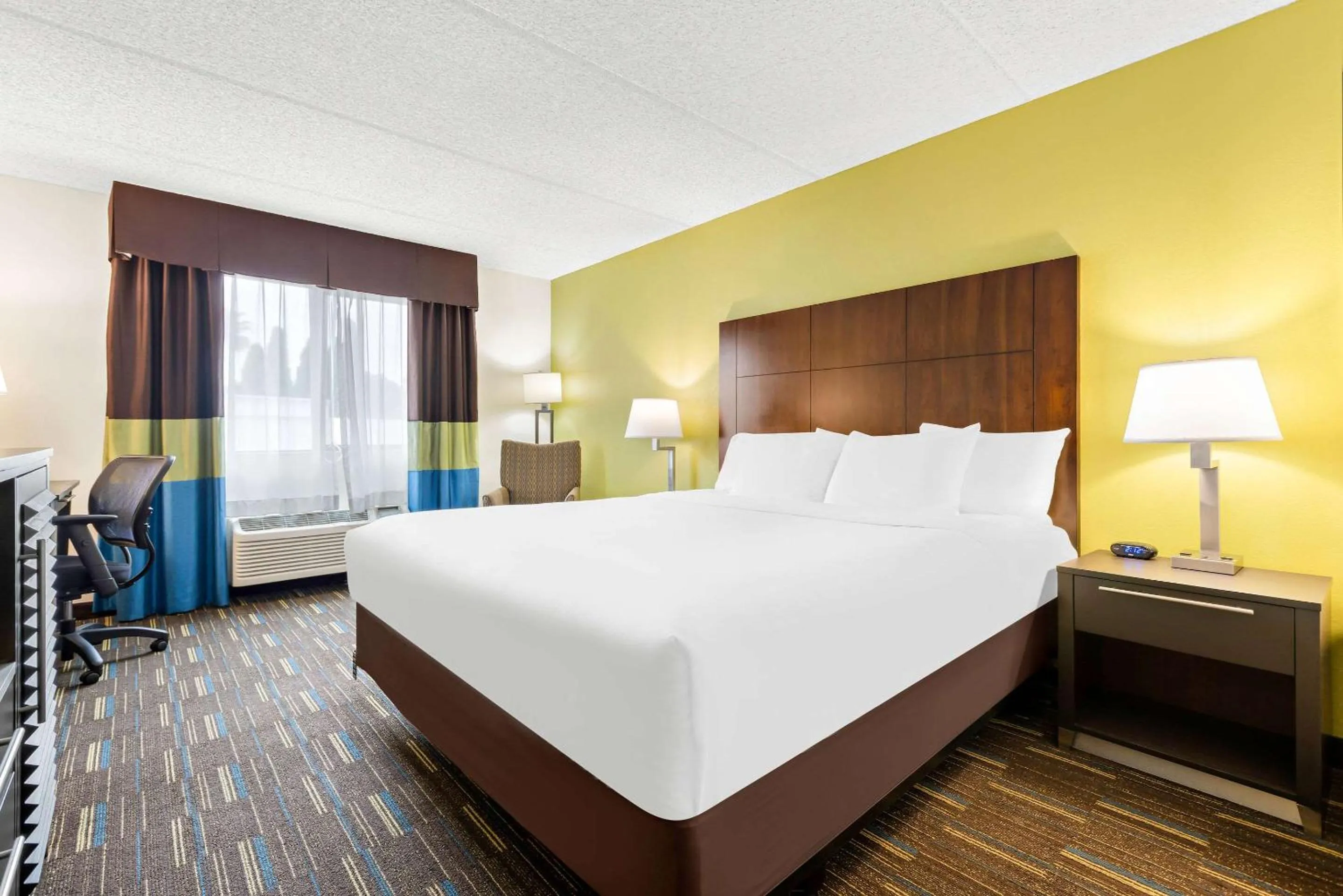 Bedroom, Bed in Comfort Inn Chula Vista San Diego South