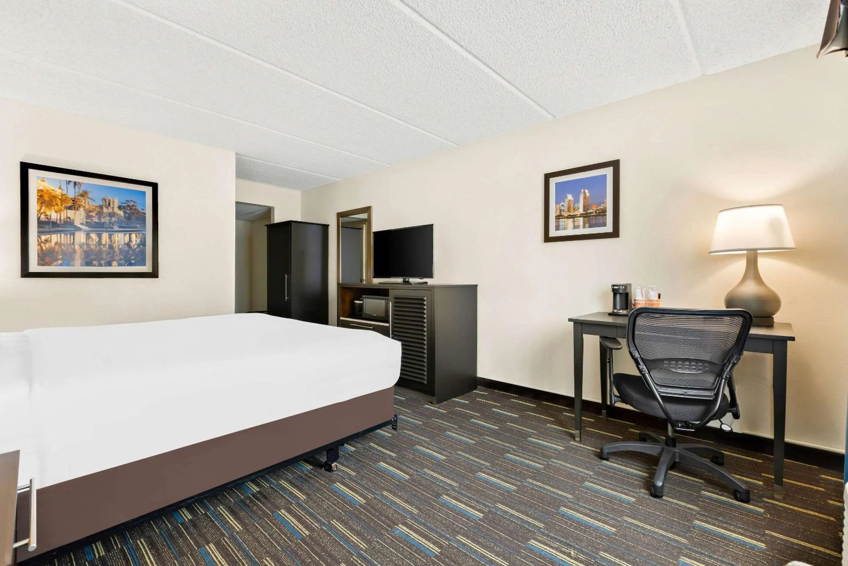 Bedroom, Bed in Comfort Inn Chula Vista San Diego South