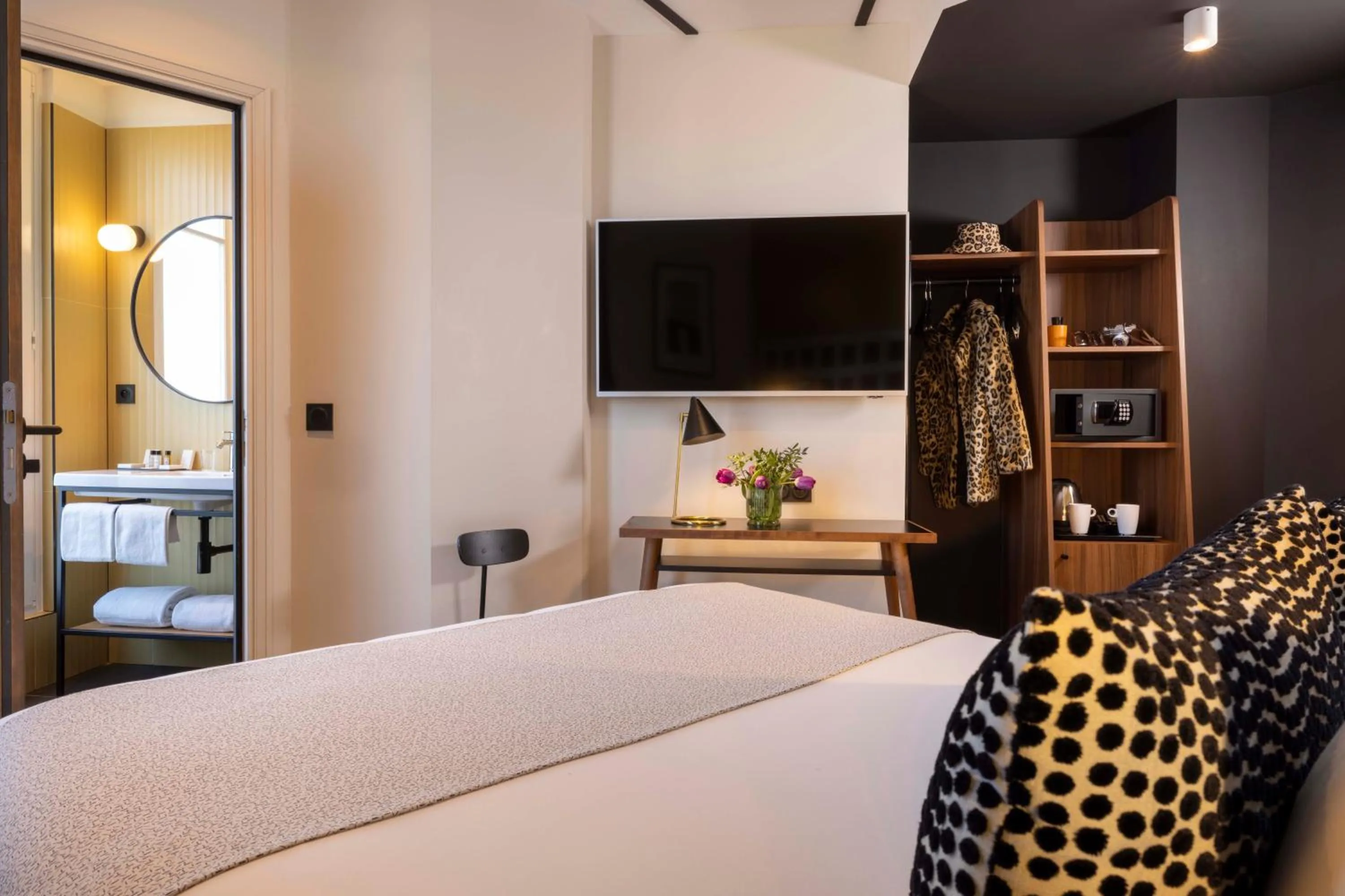 Bed in Paris Art Hotel Quartier Latin by Malone