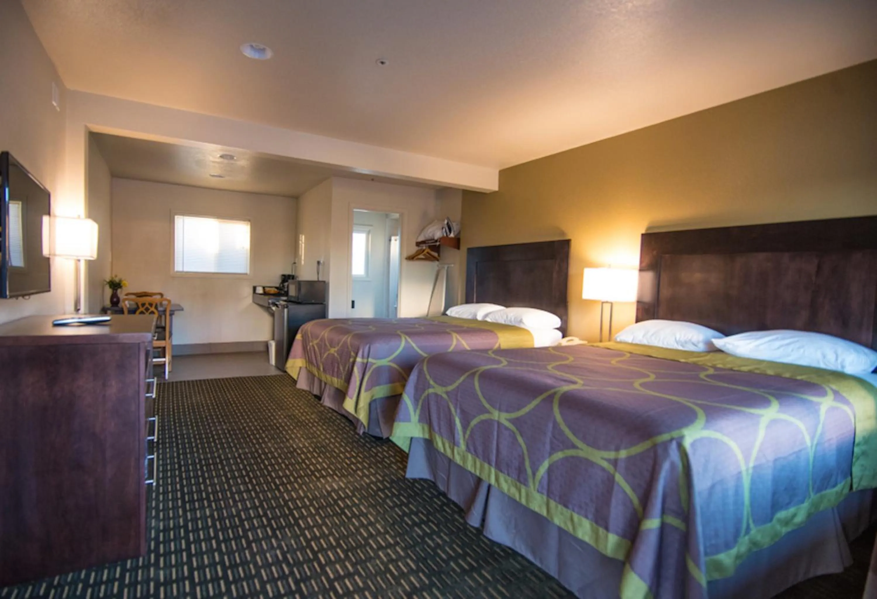 Photo of the whole room, Bed in Budget Lodge Eugene - Airport