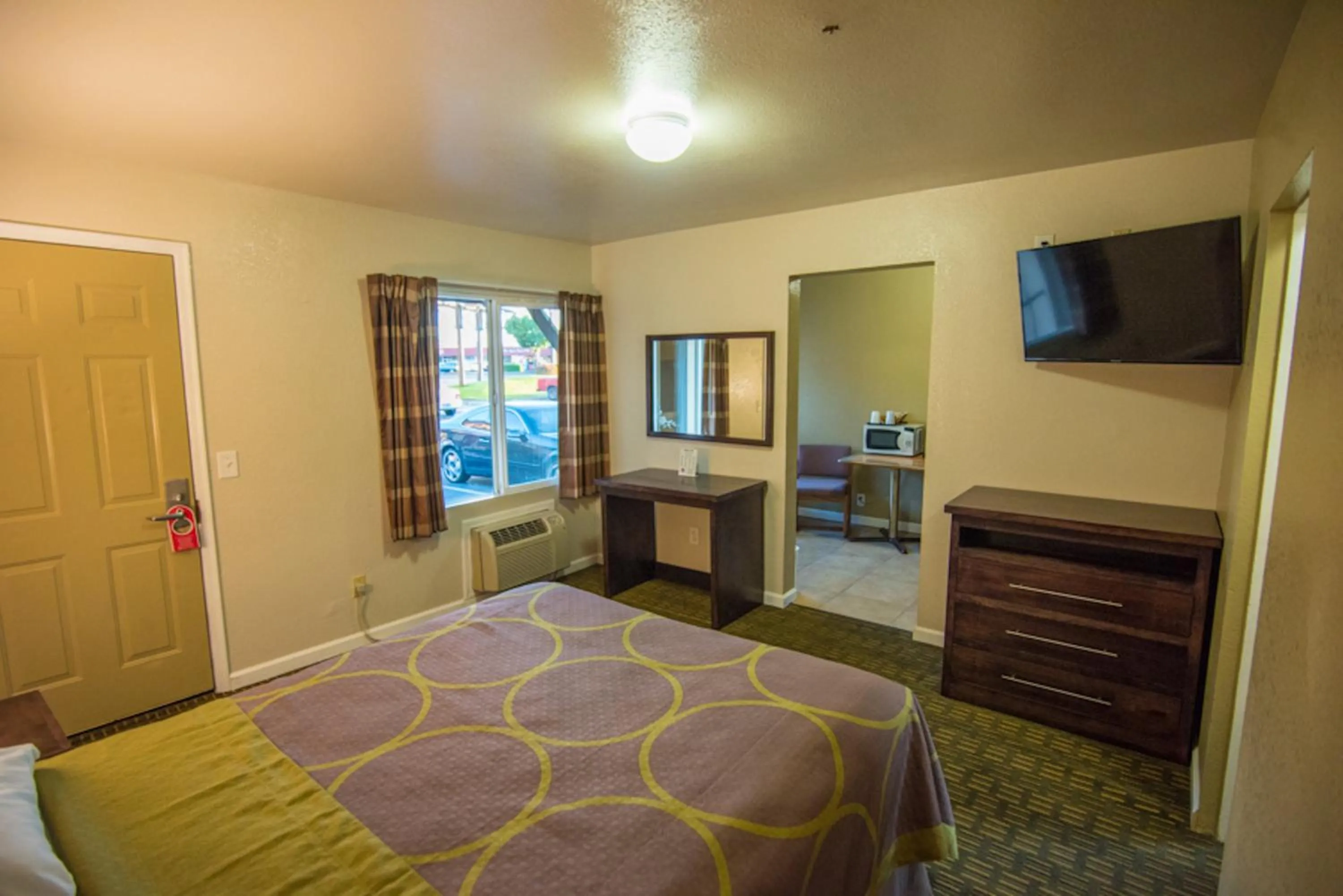 Bedroom, Bed in Budget Lodge Eugene - Airport