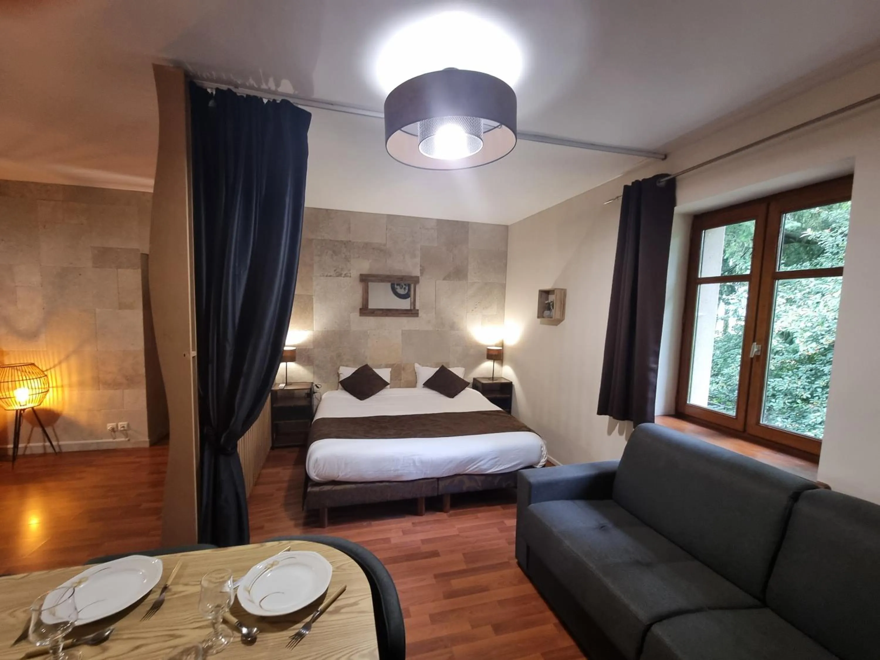 Bed in Hôtel du Moulin de la Brevette