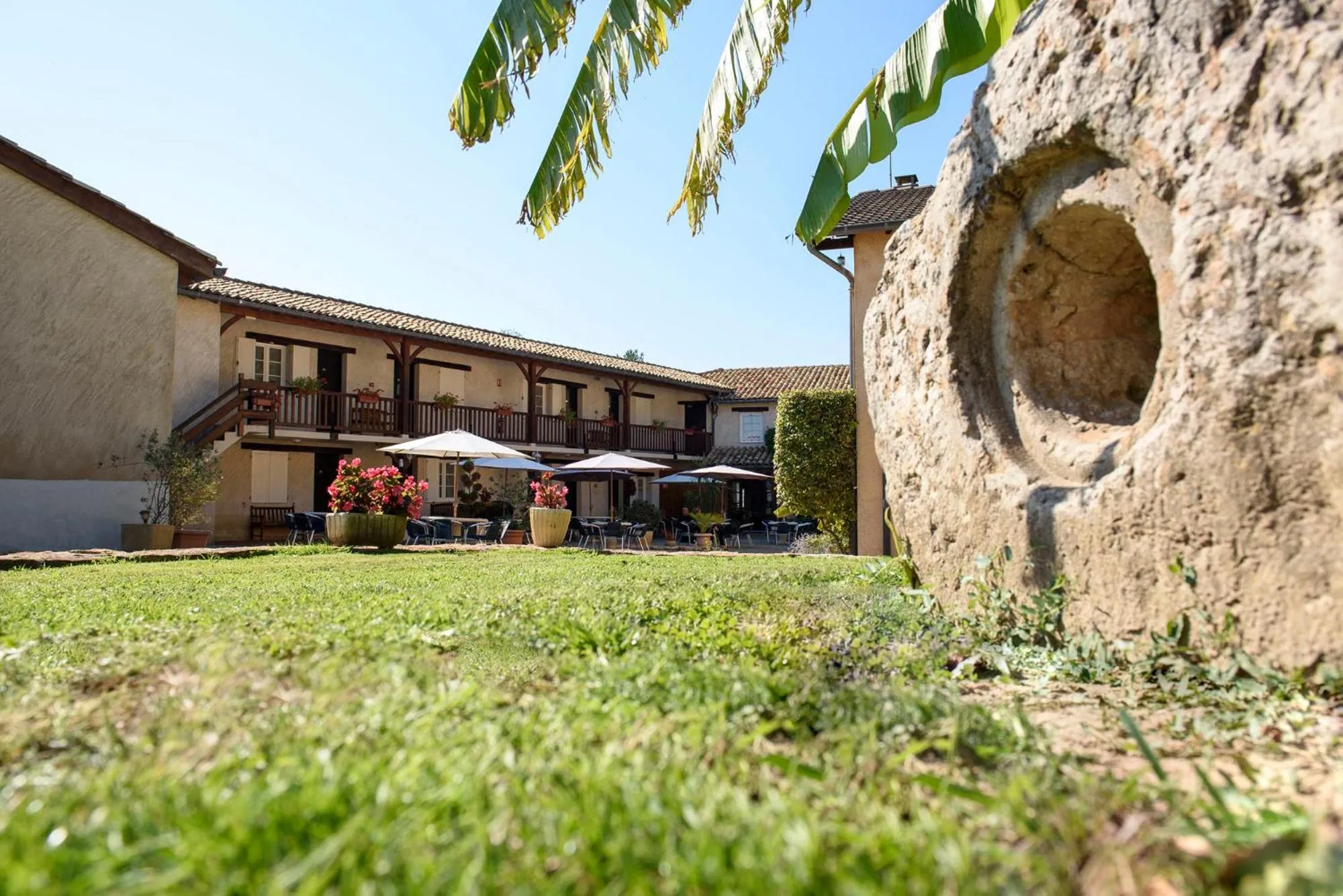 Garden in Hôtel du Moulin de la Brevette