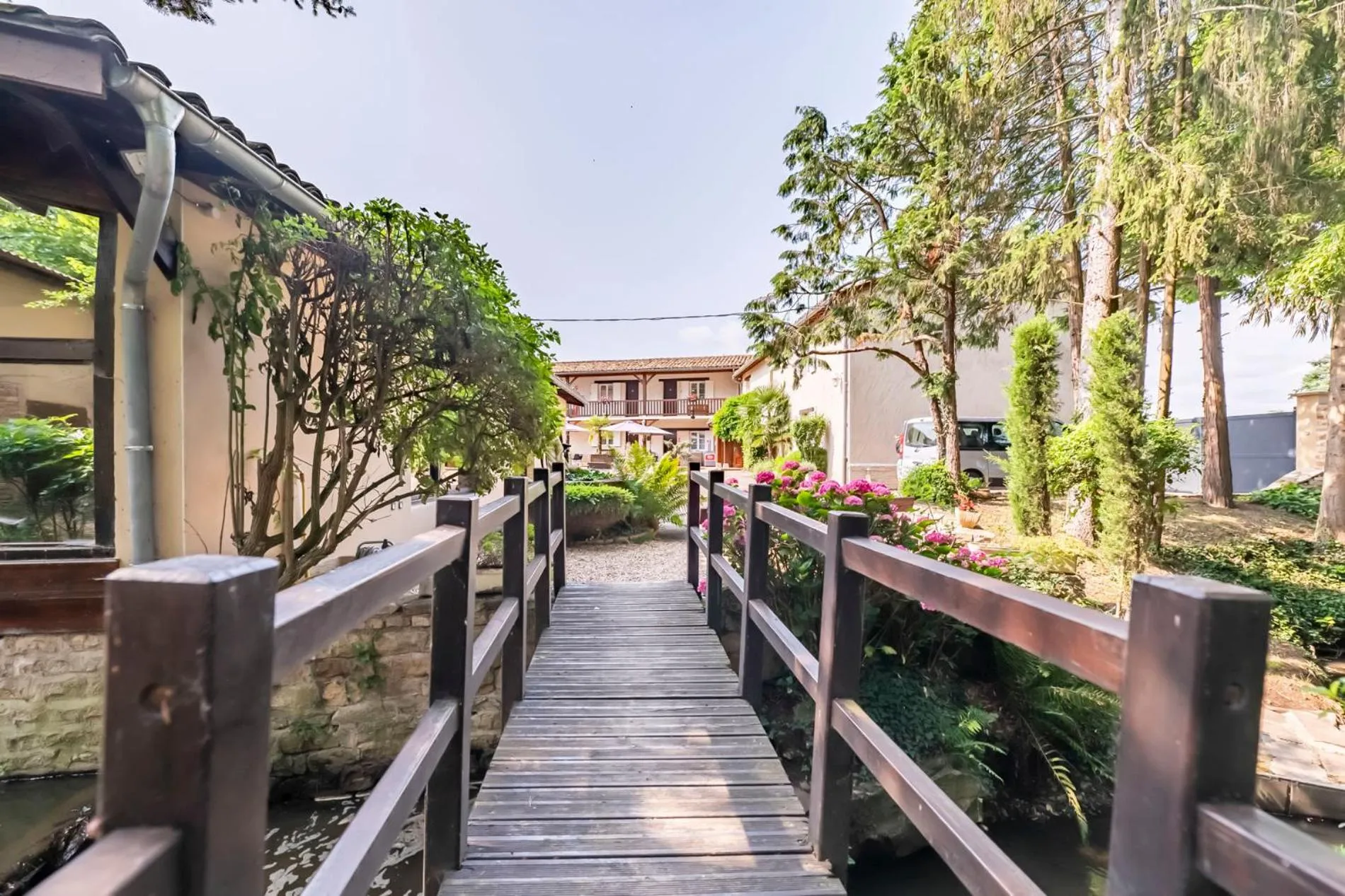 Natural landscape in Hôtel du Moulin de la Brevette