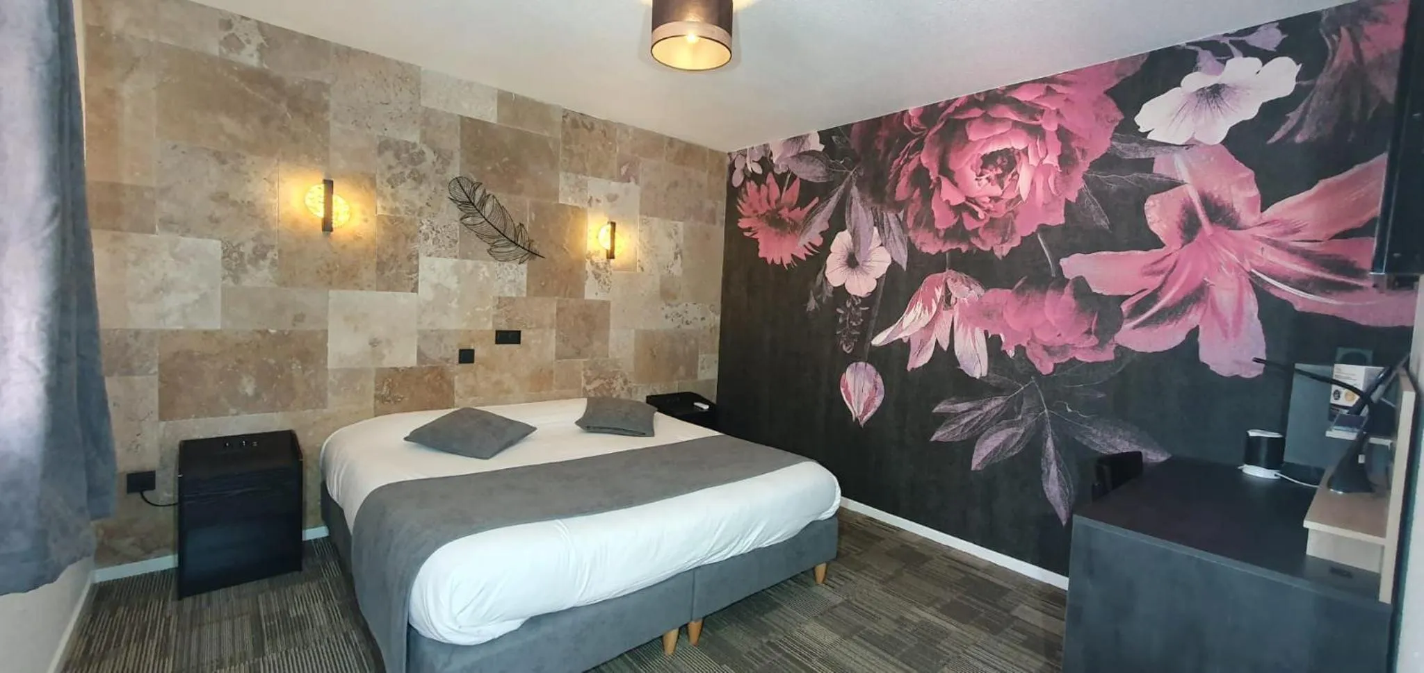 Bedroom, Bed in Hôtel du Moulin de la Brevette