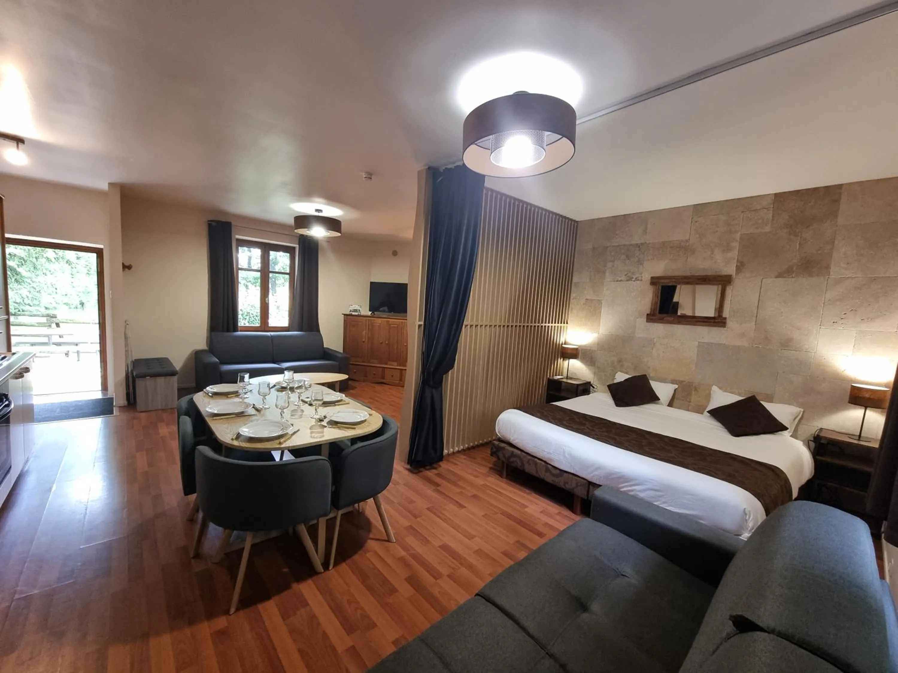 Bed in Hôtel du Moulin de la Brevette