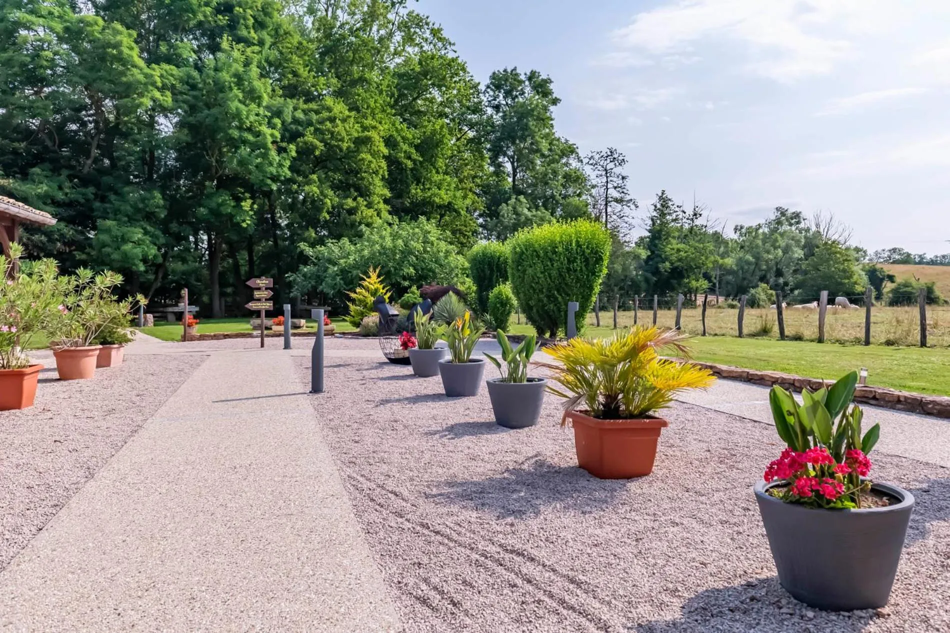 Garden in Hôtel du Moulin de la Brevette