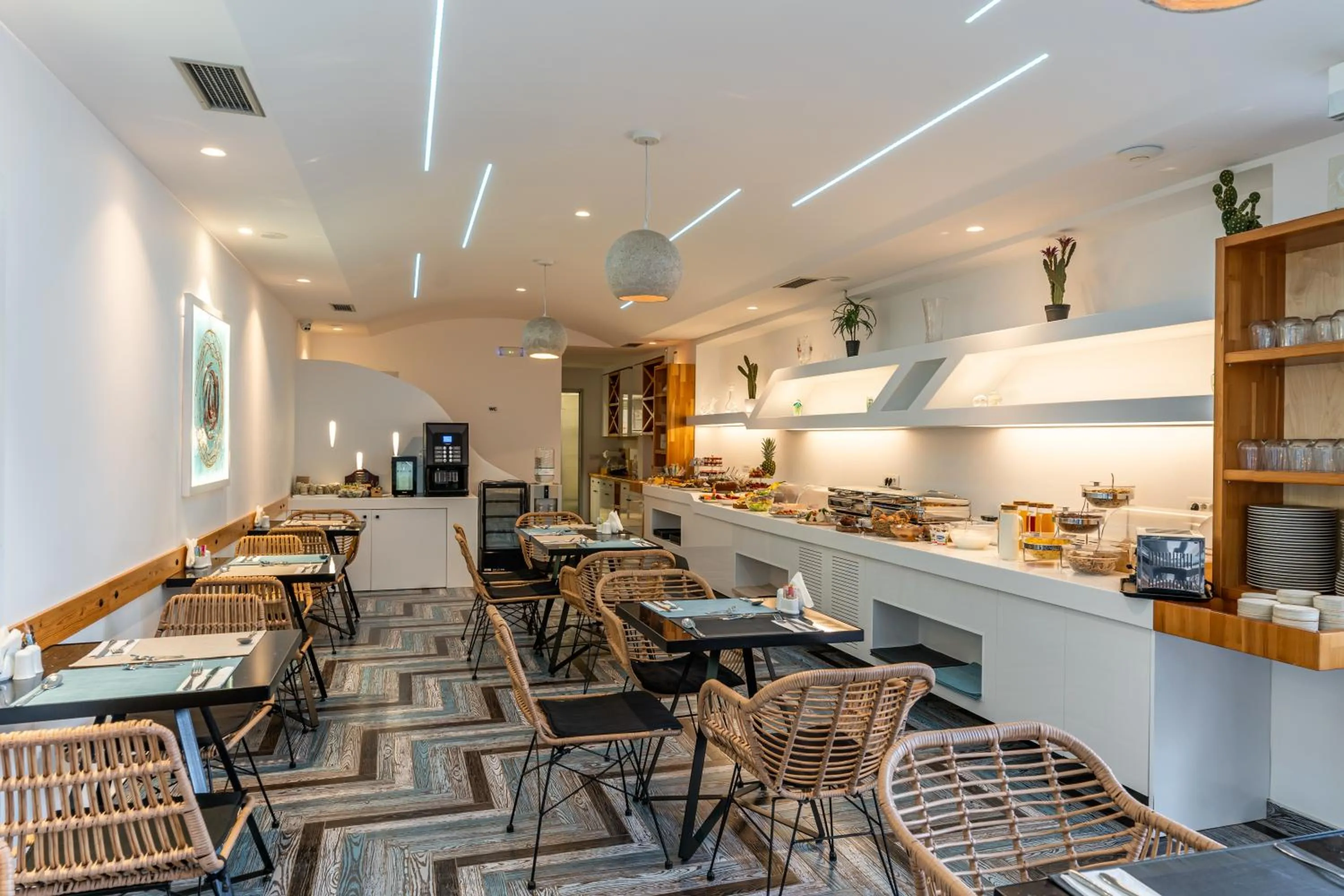 Breakfast in Marvarit Suites