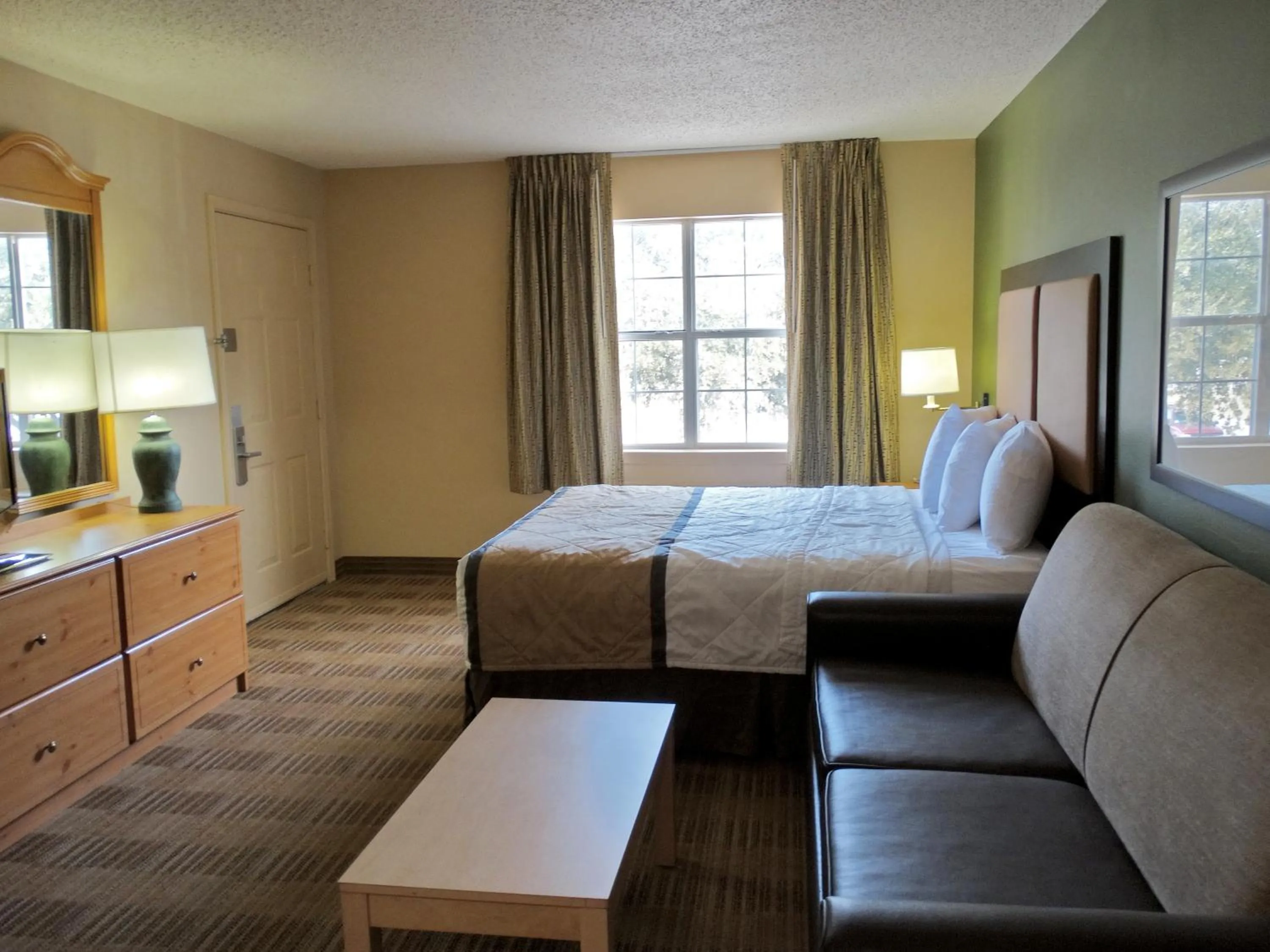 Bed in Extended Stay America Suites - Fort Worth - Medical Center