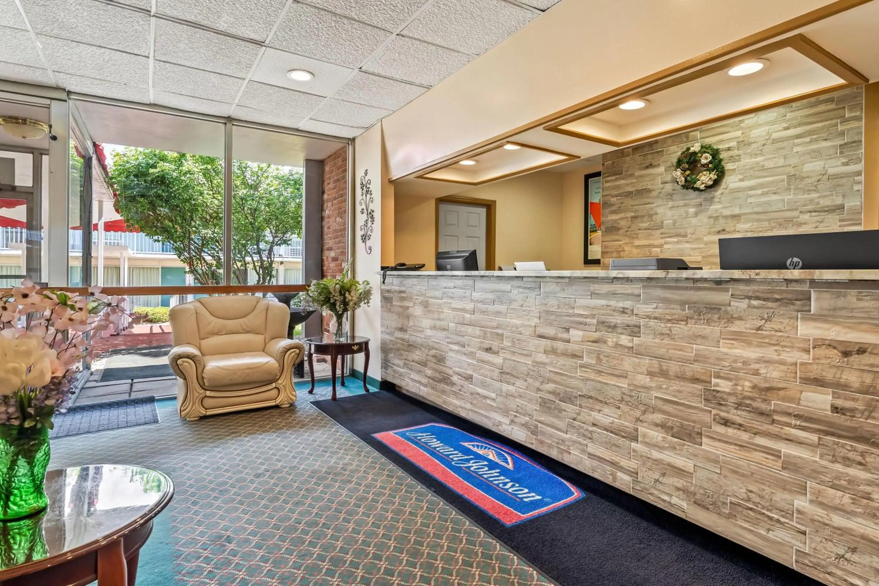 Lobby or reception in Howard Johnson by Wyndham Albany