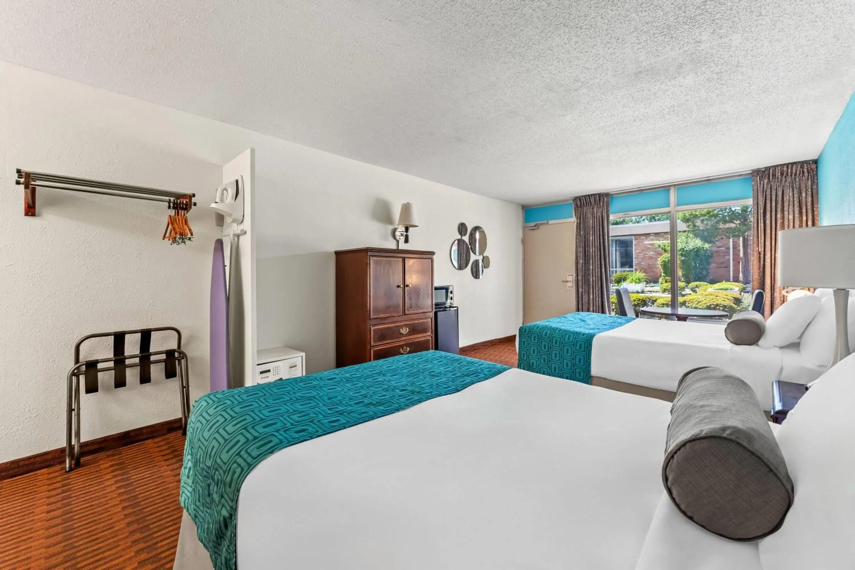 Bed in Howard Johnson by Wyndham Albany