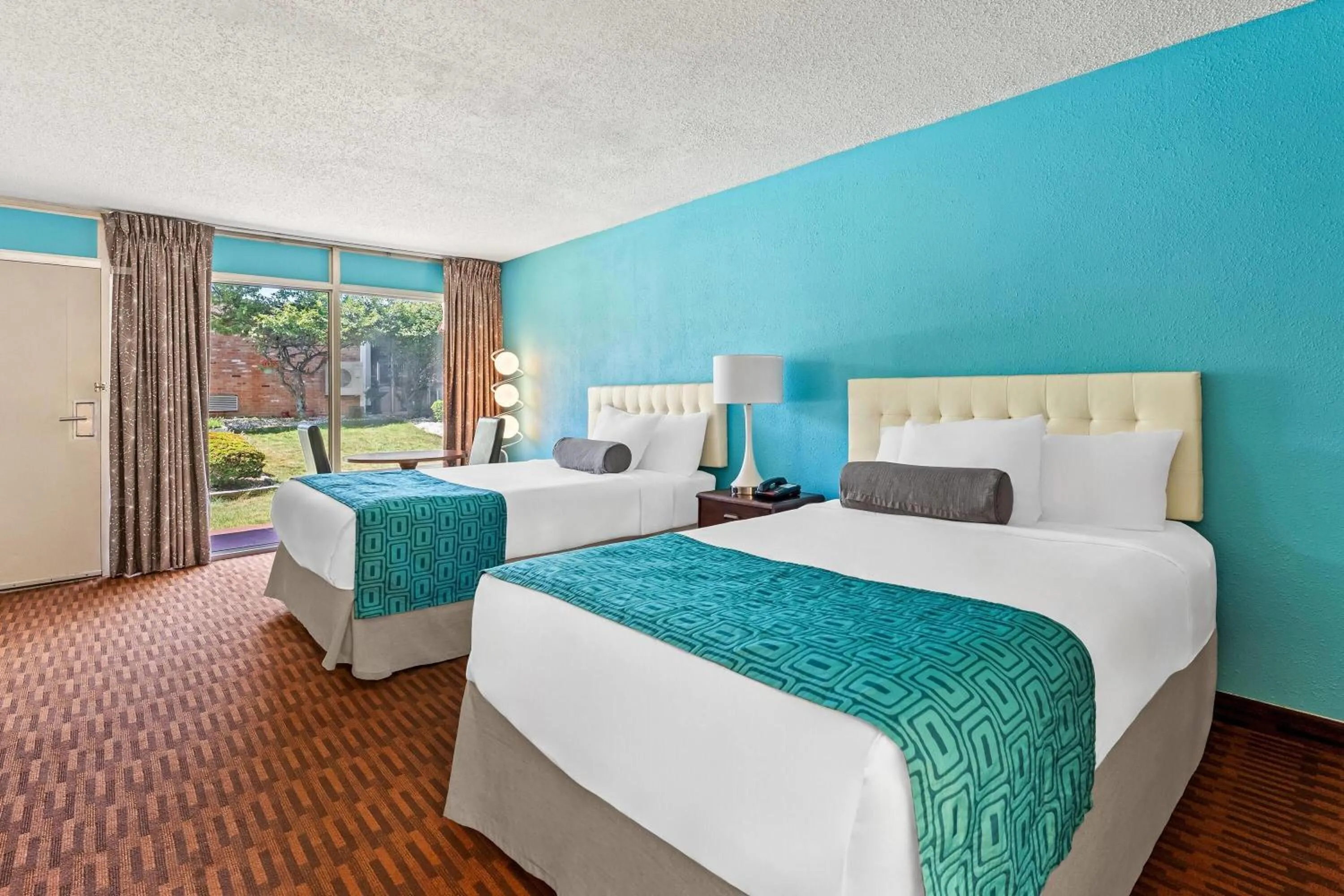 Bed in Howard Johnson by Wyndham Albany