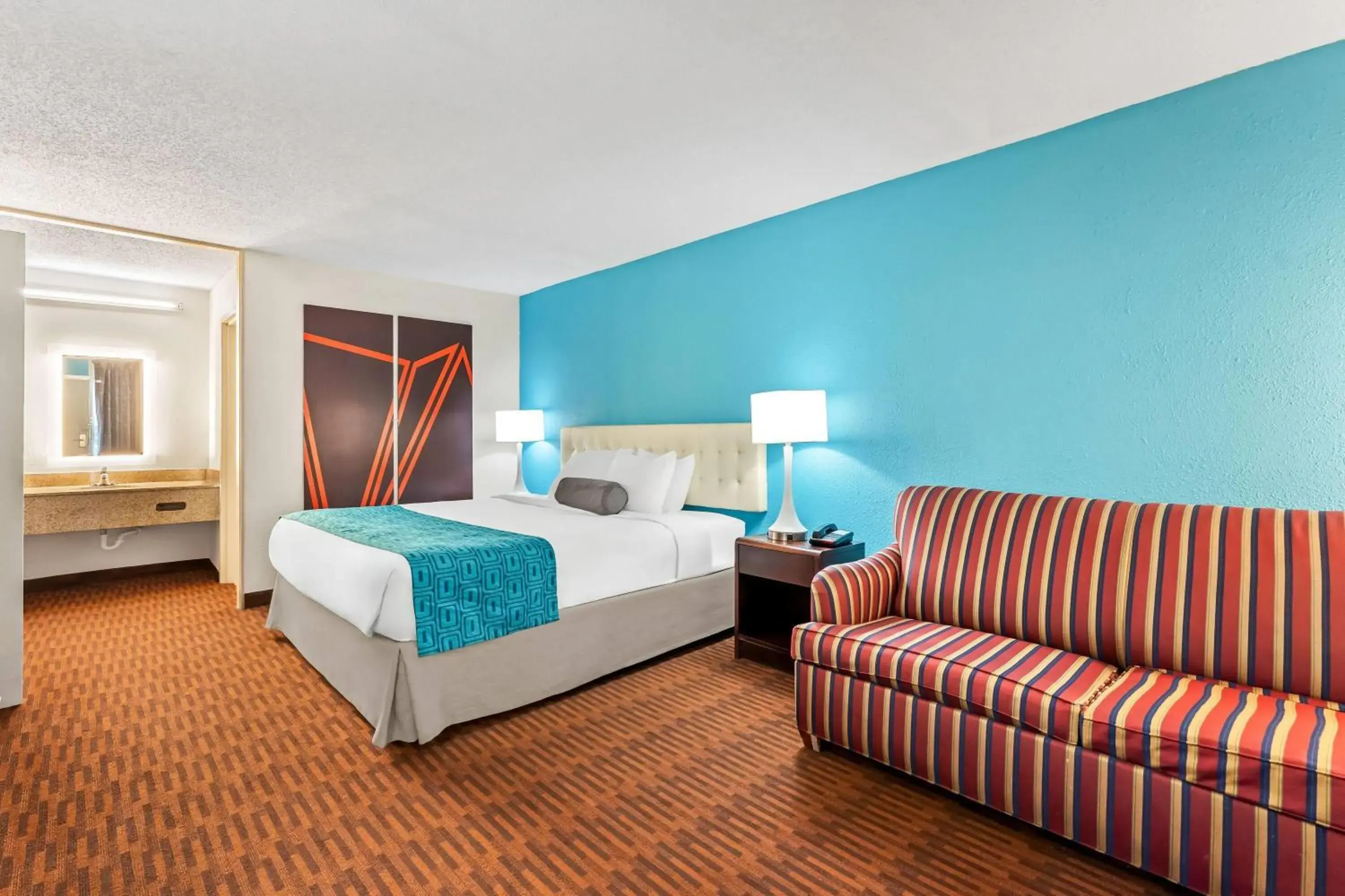 Standard Room with One King Bed - Smoking in Howard Johnson by Wyndham Albany Standard Room with One King Bed - Smoking in Howard Johnson by Wyndham Albany