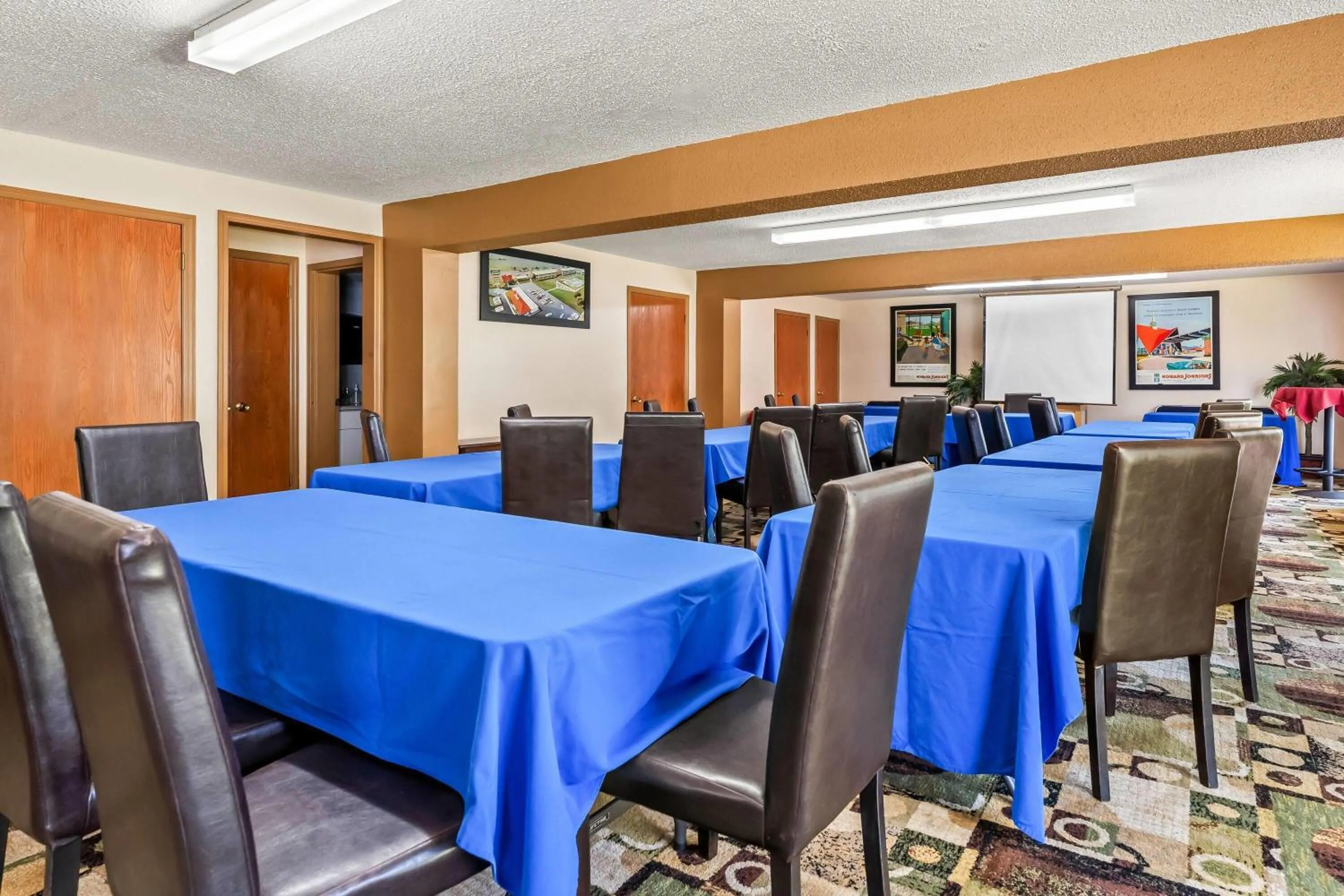 Meeting/conference room in Howard Johnson by Wyndham Albany