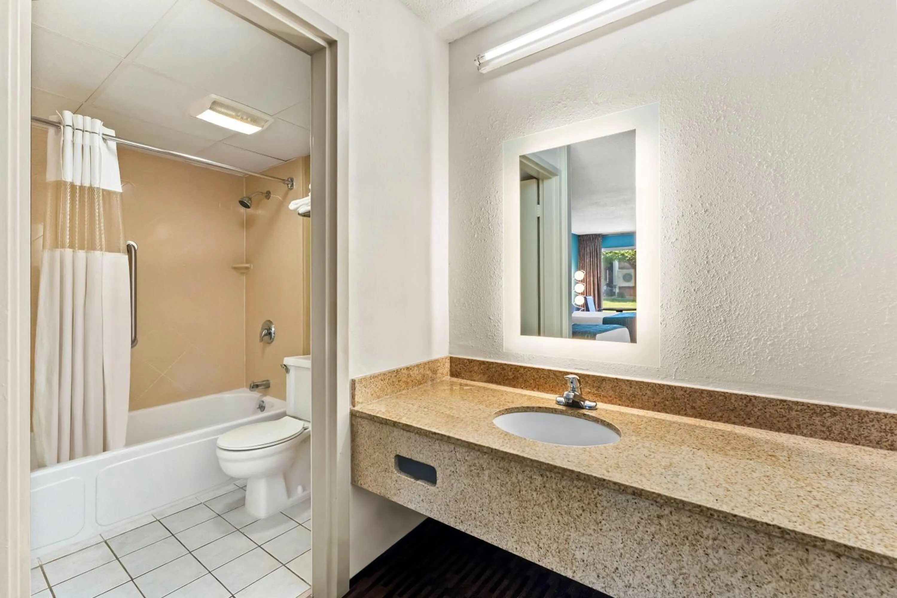 Bathroom in Howard Johnson by Wyndham Albany