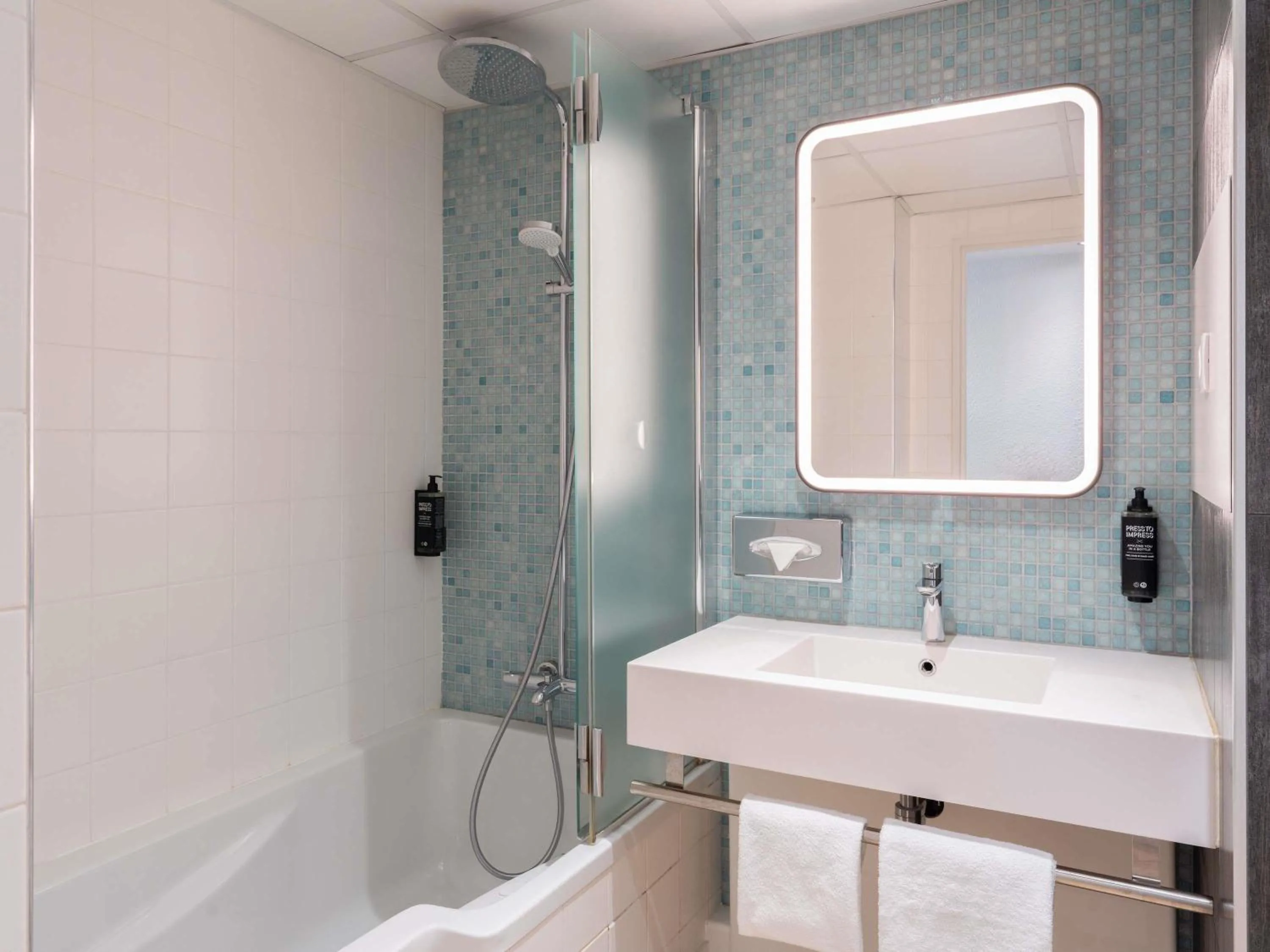 Bedroom in ibis Styles Paris Porte d'Orléans