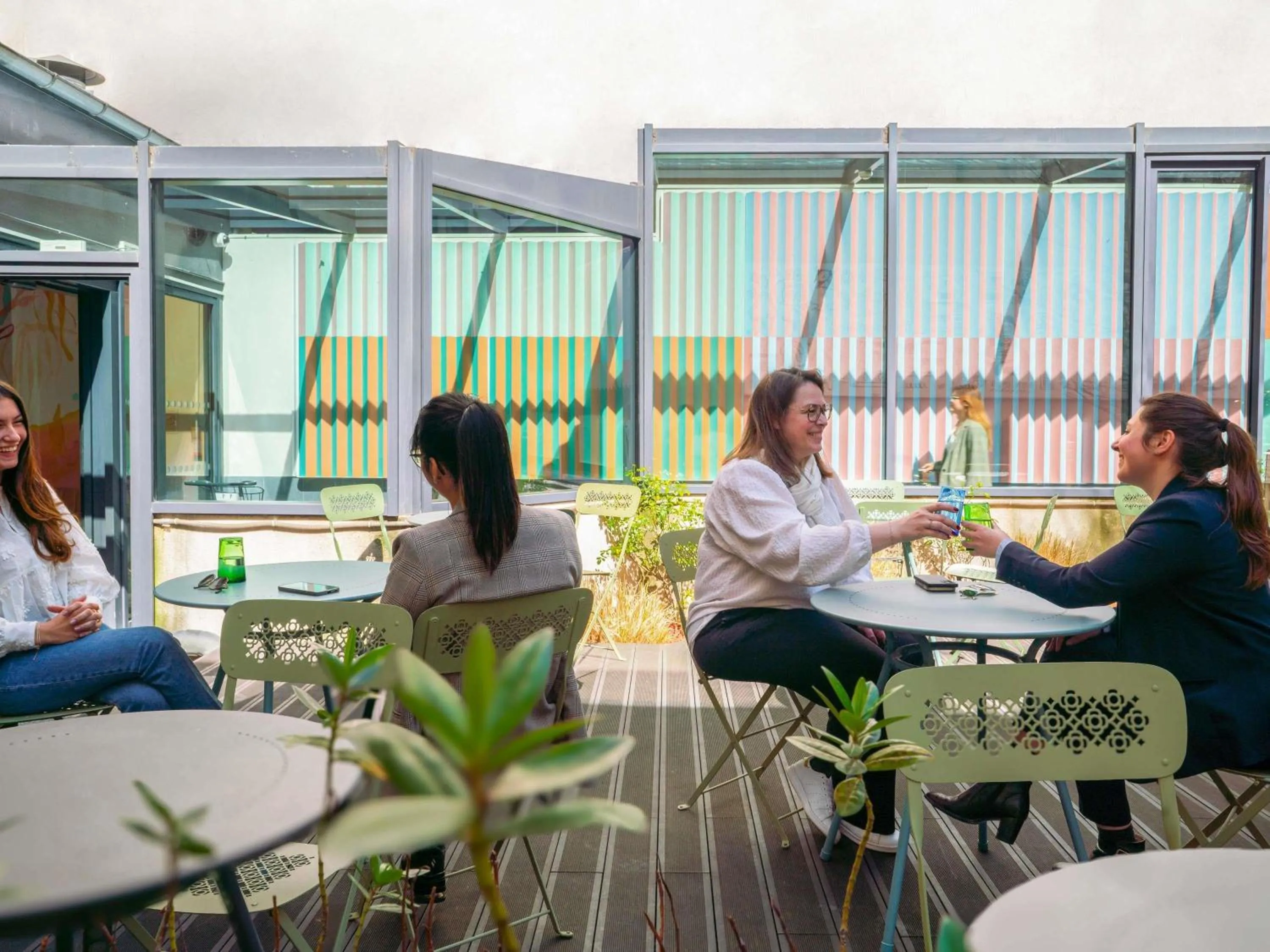 Lounge or bar in ibis Styles Paris Porte d'Orléans