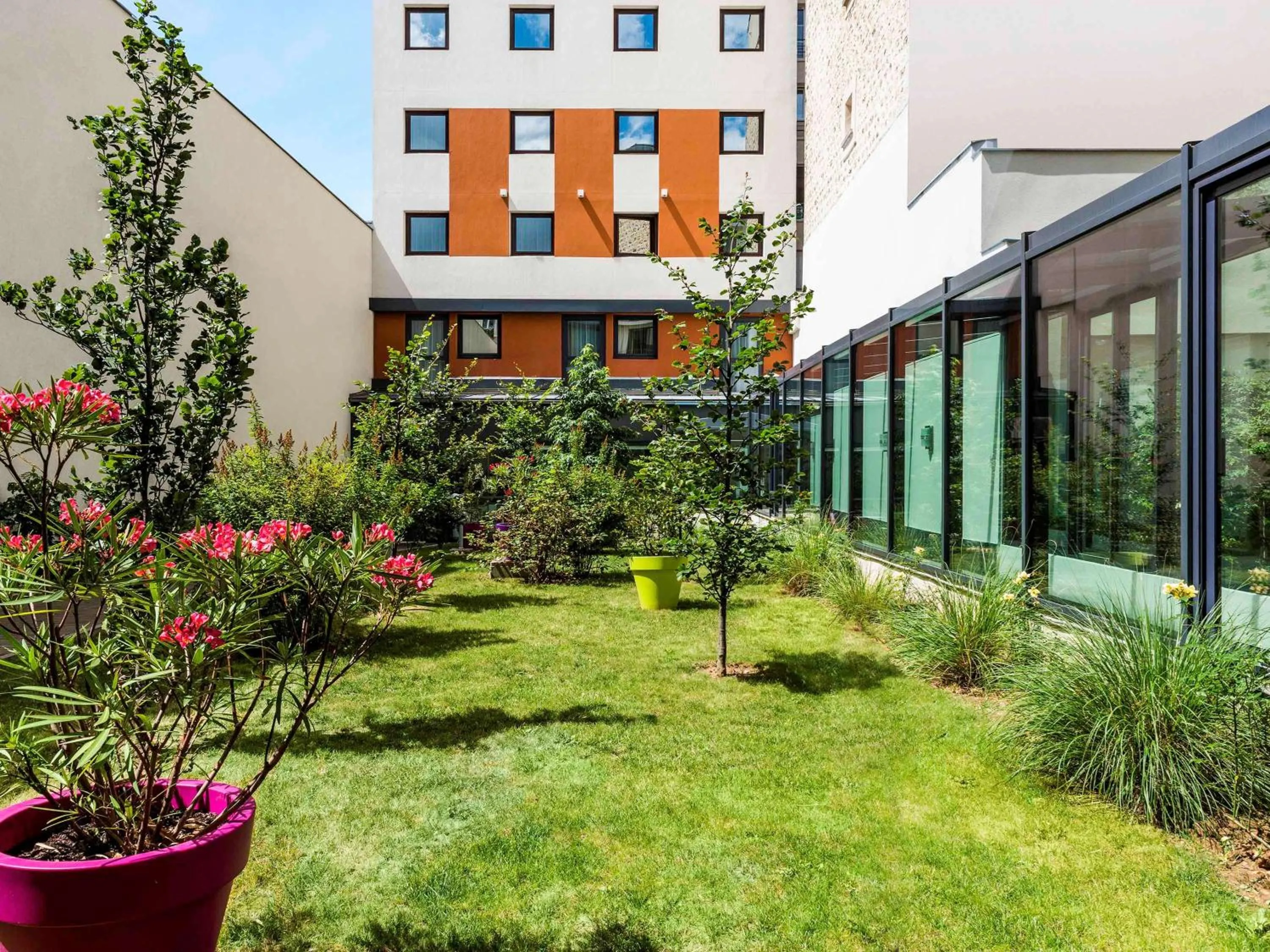Property building in ibis Styles Paris Porte d'Orléans