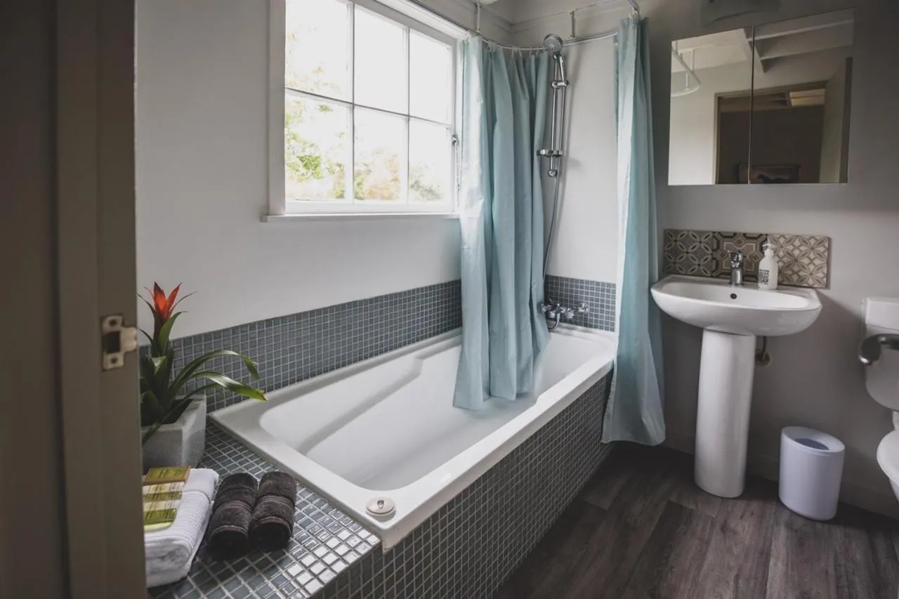 Bathroom in Kakariki Cottage
