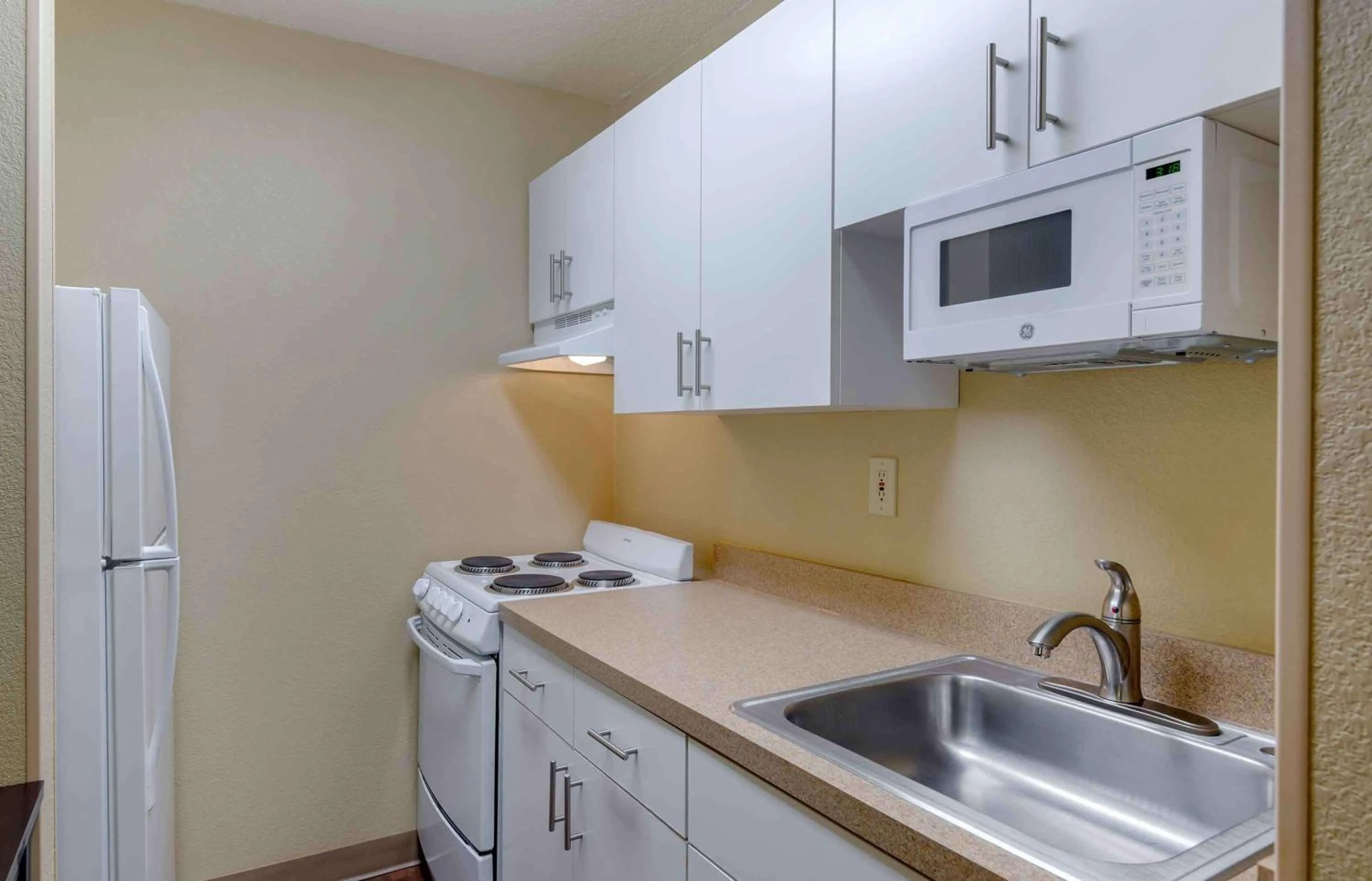 Kitchen or kitchenette in Extended Stay America Select Suites - Atlanta - Vinings