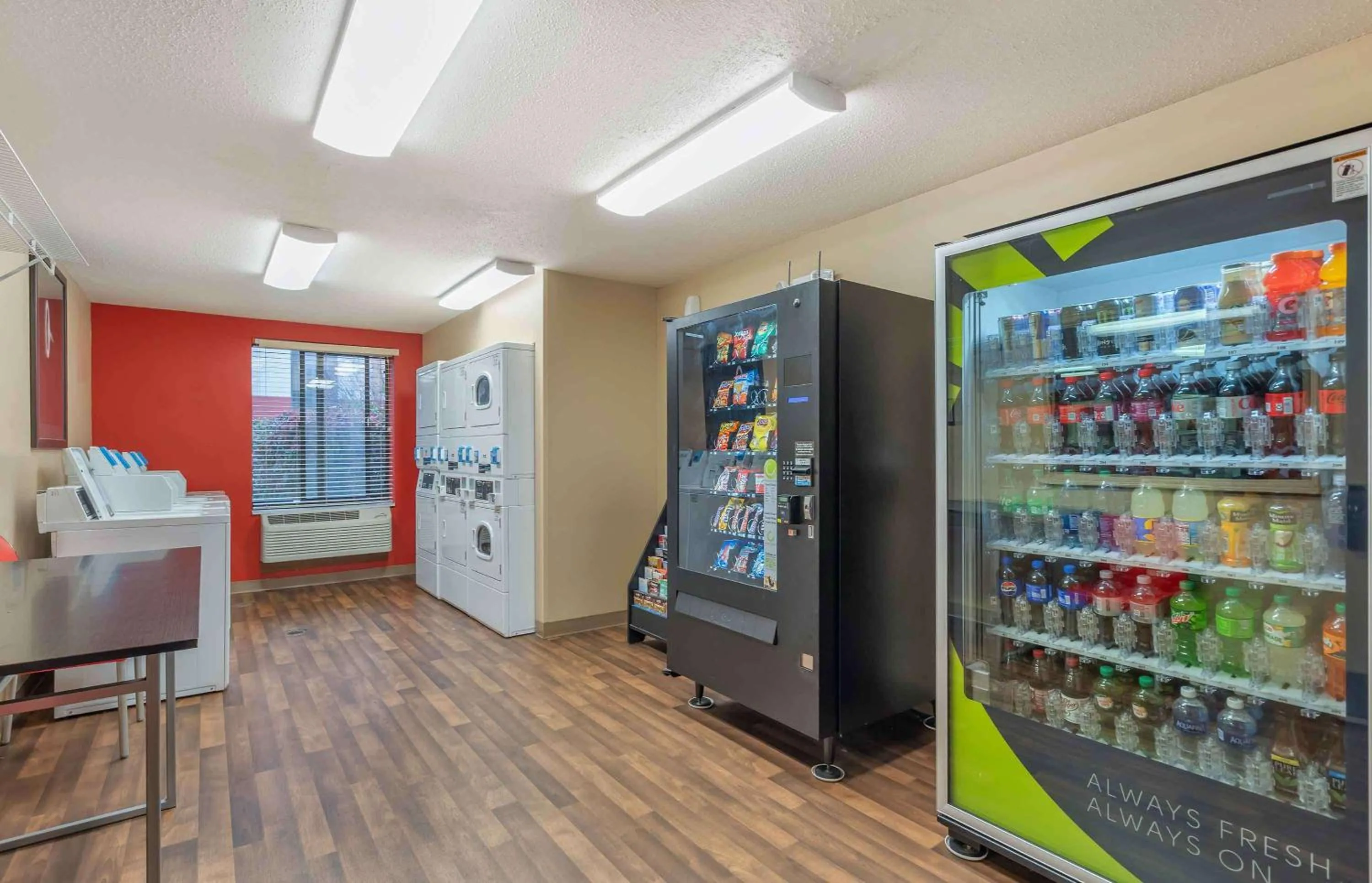 Property building in Extended Stay America Suites - Chicago - Lombard - Yorktown Center