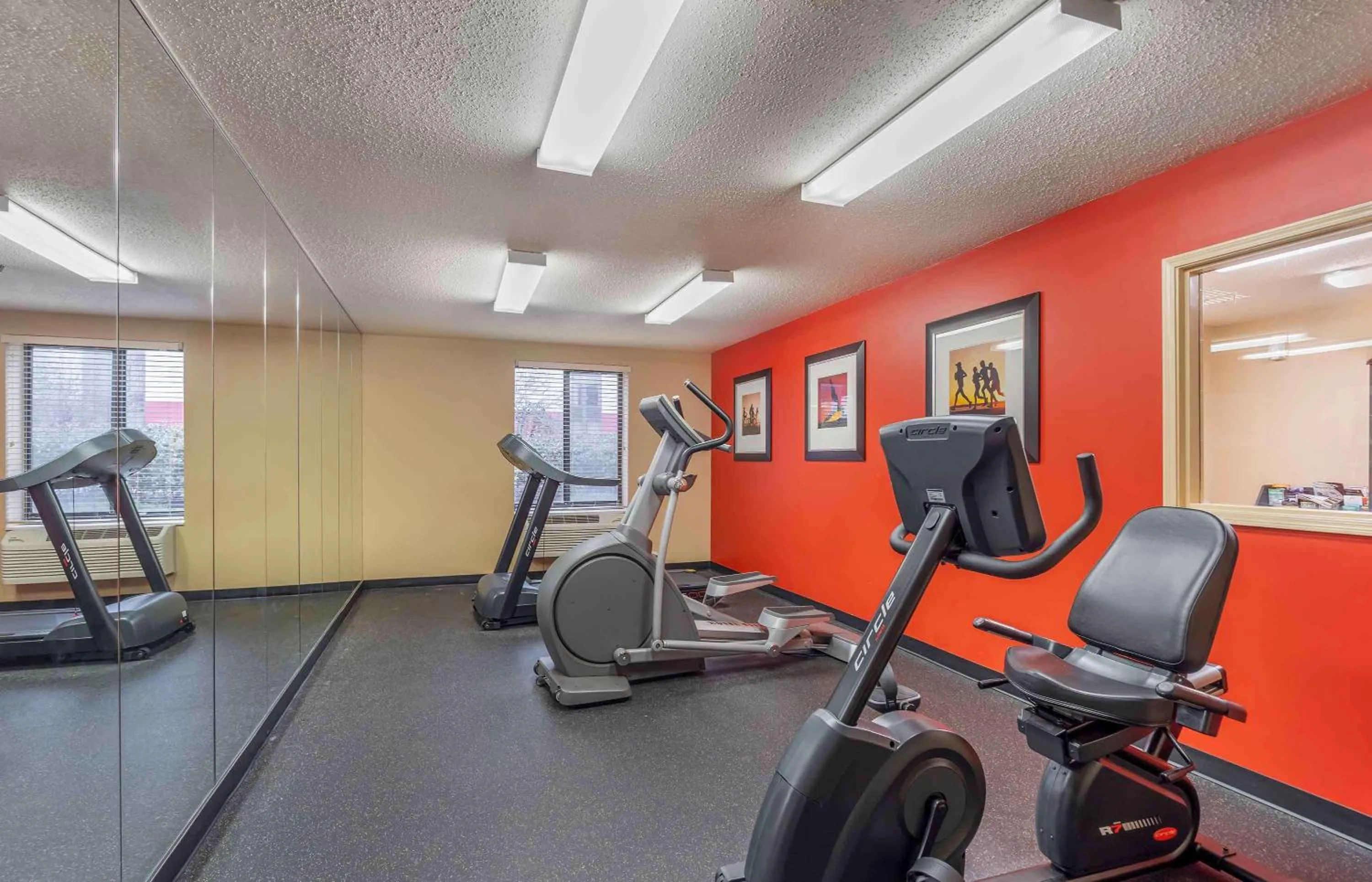 Fitness centre/facilities in Extended Stay America Suites - Chicago - Lombard - Yorktown Center