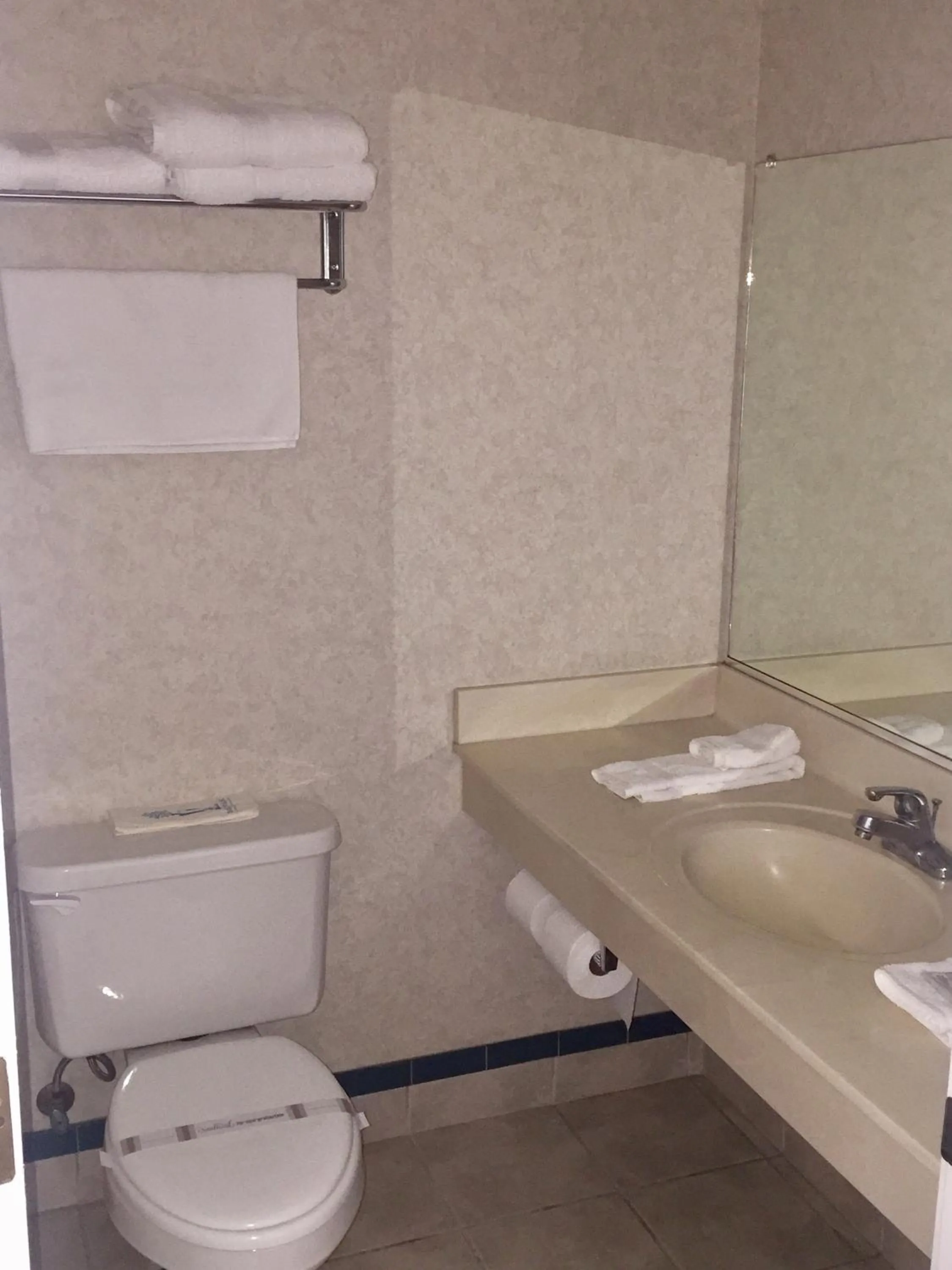 Bathroom in Gridley Inn & RV Park
