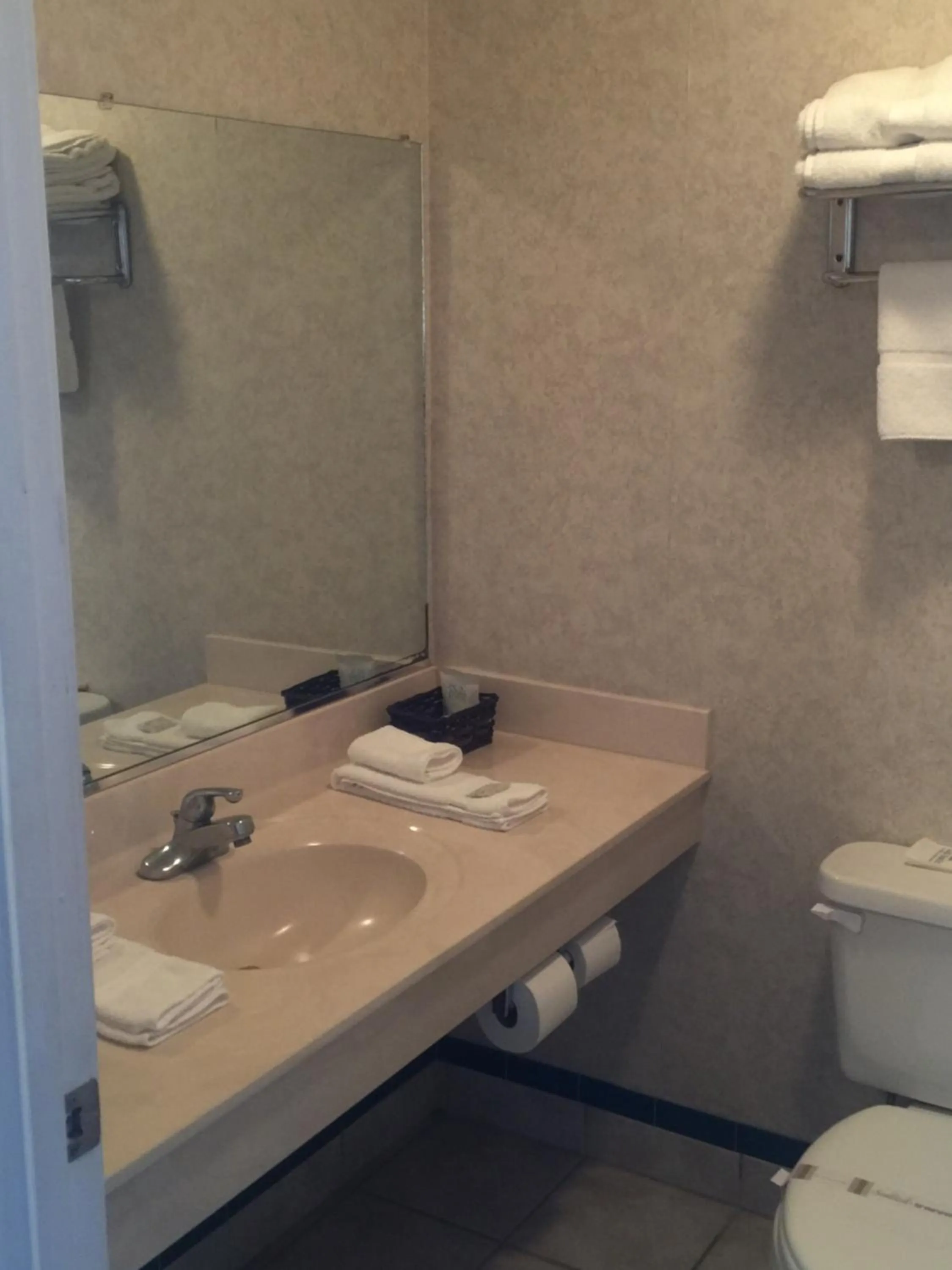 Bathroom in Gridley Inn & RV Park