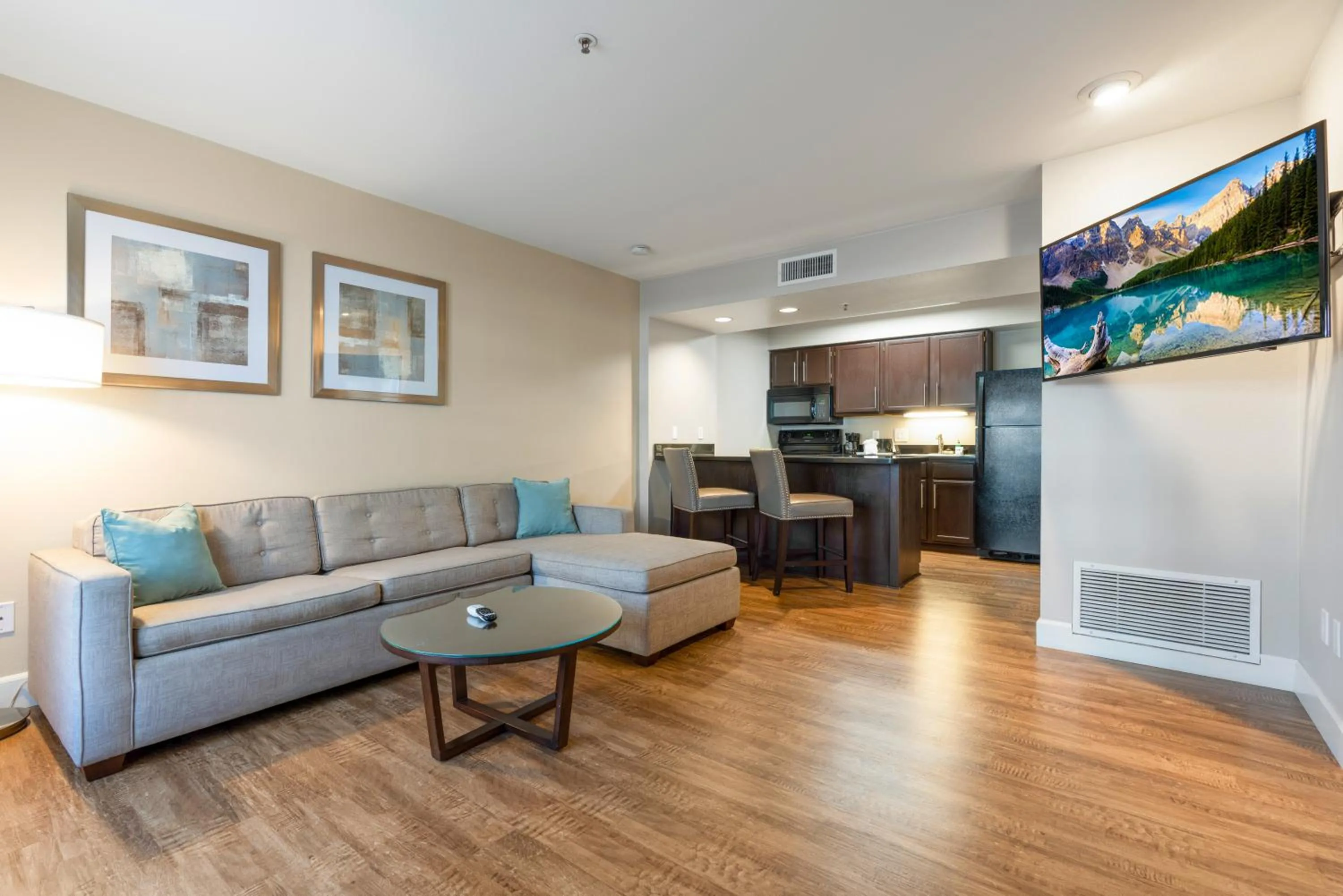 TV and multimedia in Chase Suites Brea-Fullerton - North Orange County