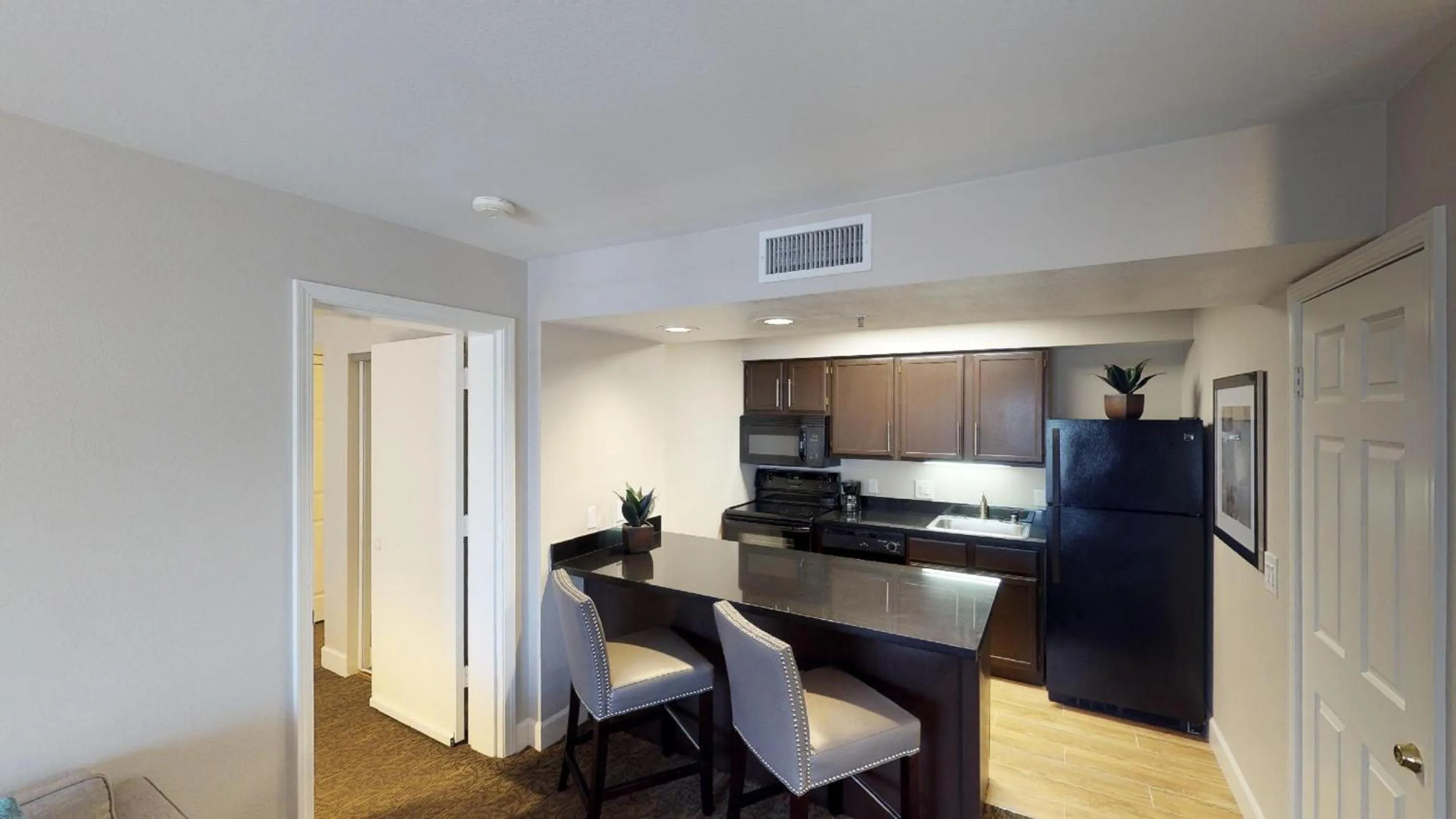 Kitchen or kitchenette in Chase Suites Brea-Fullerton - North Orange County