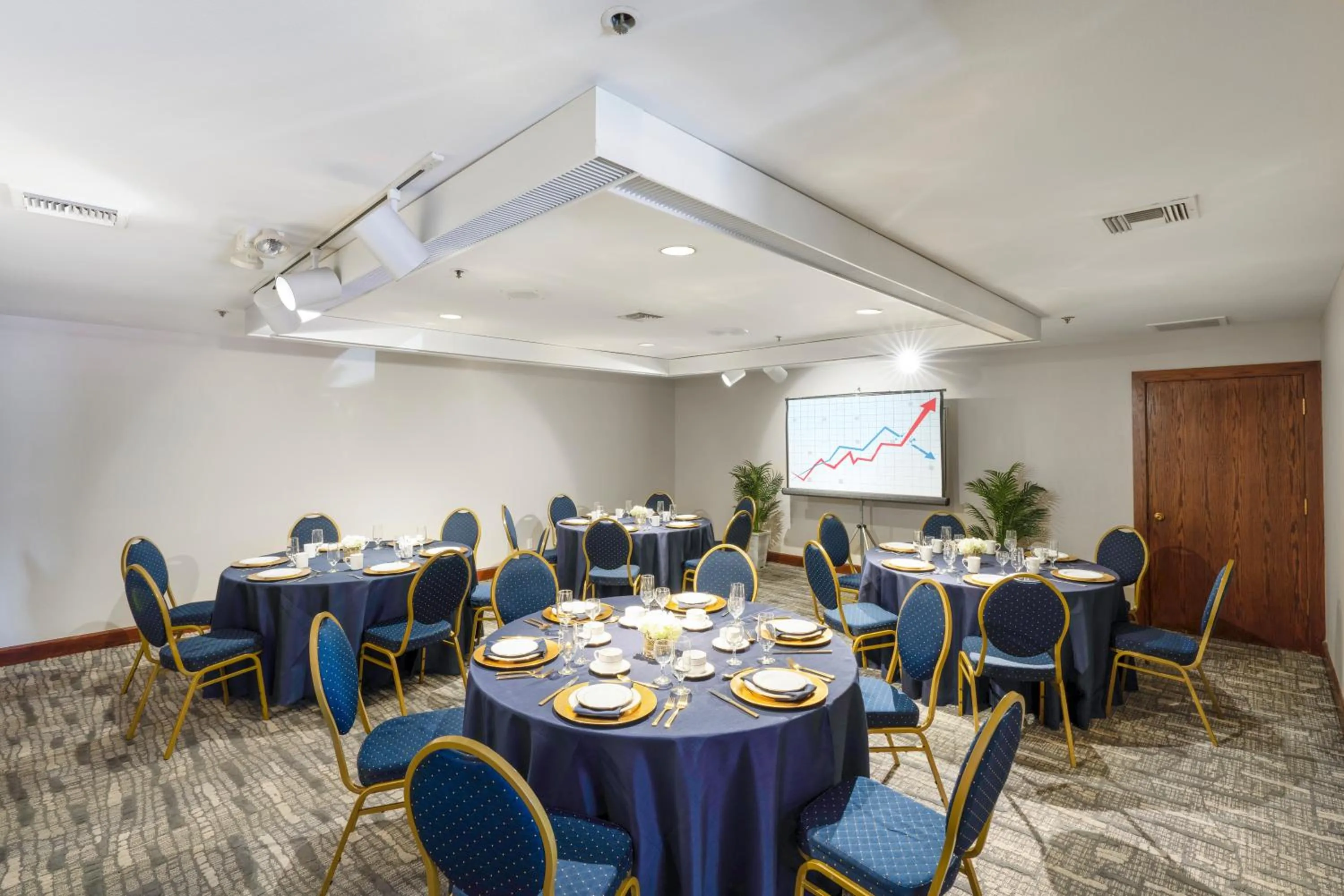 Meeting/conference room in Chase Suites Brea-Fullerton - North Orange County
