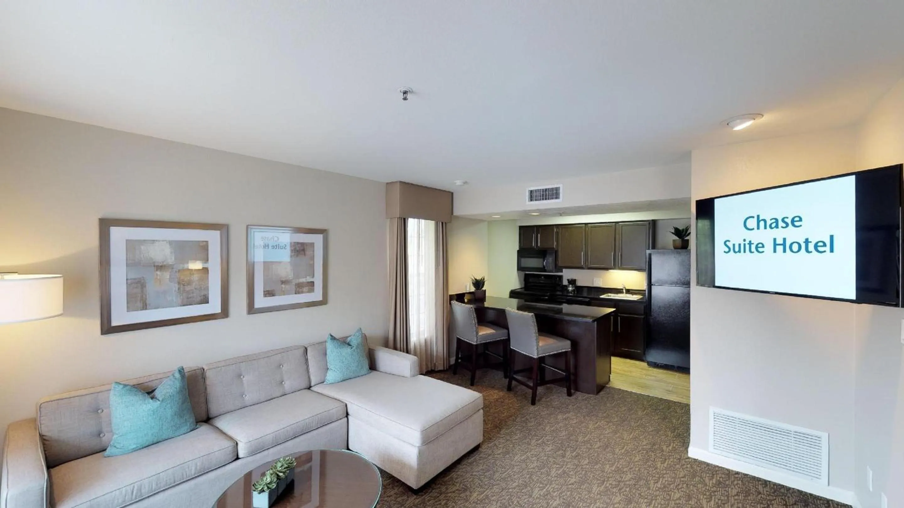 Living room in Chase Suites Brea-Fullerton - North Orange County