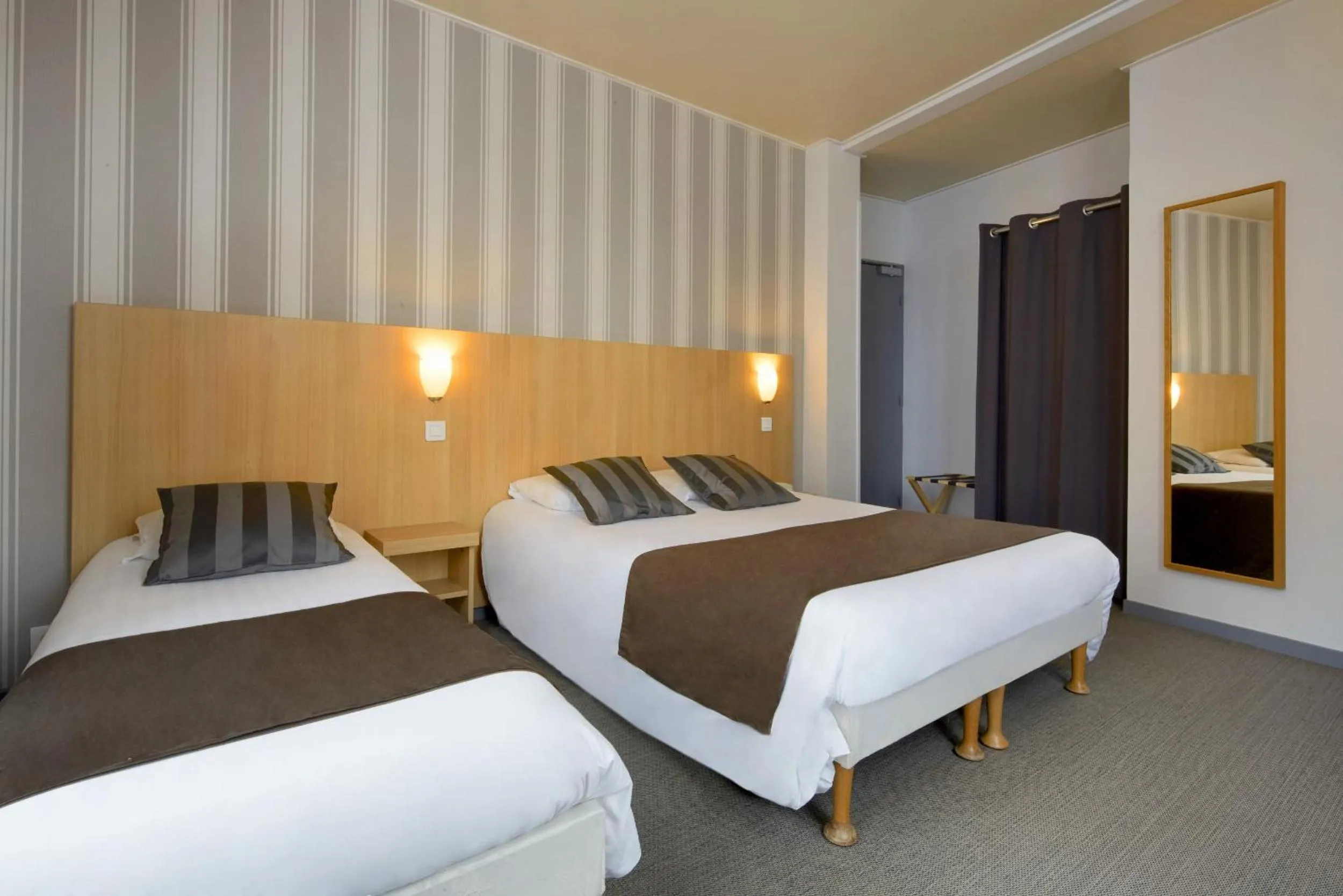 Photo of the whole room, Bed in Hotel Paris Villette