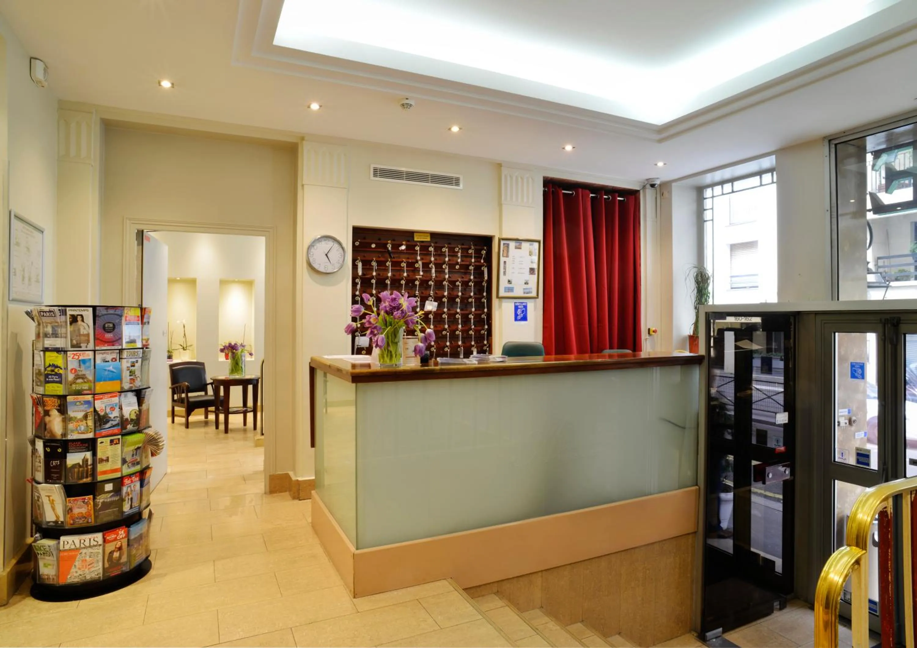 Lobby or reception in Hôtel Ambassadeur
