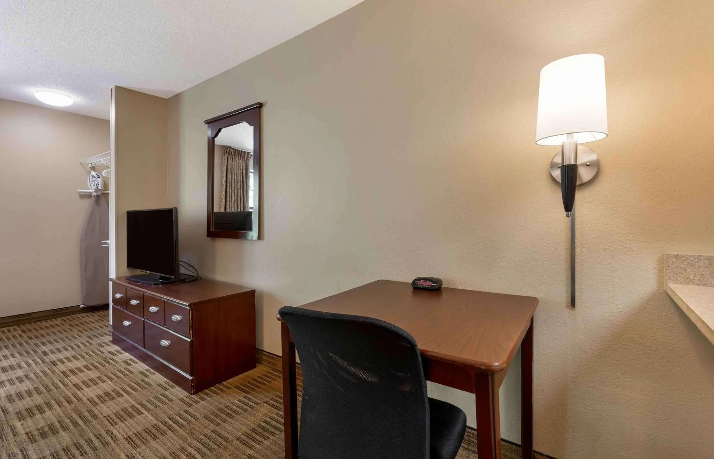 Bedroom in Extended Stay America Select Suites - Lexington Park - Pax River