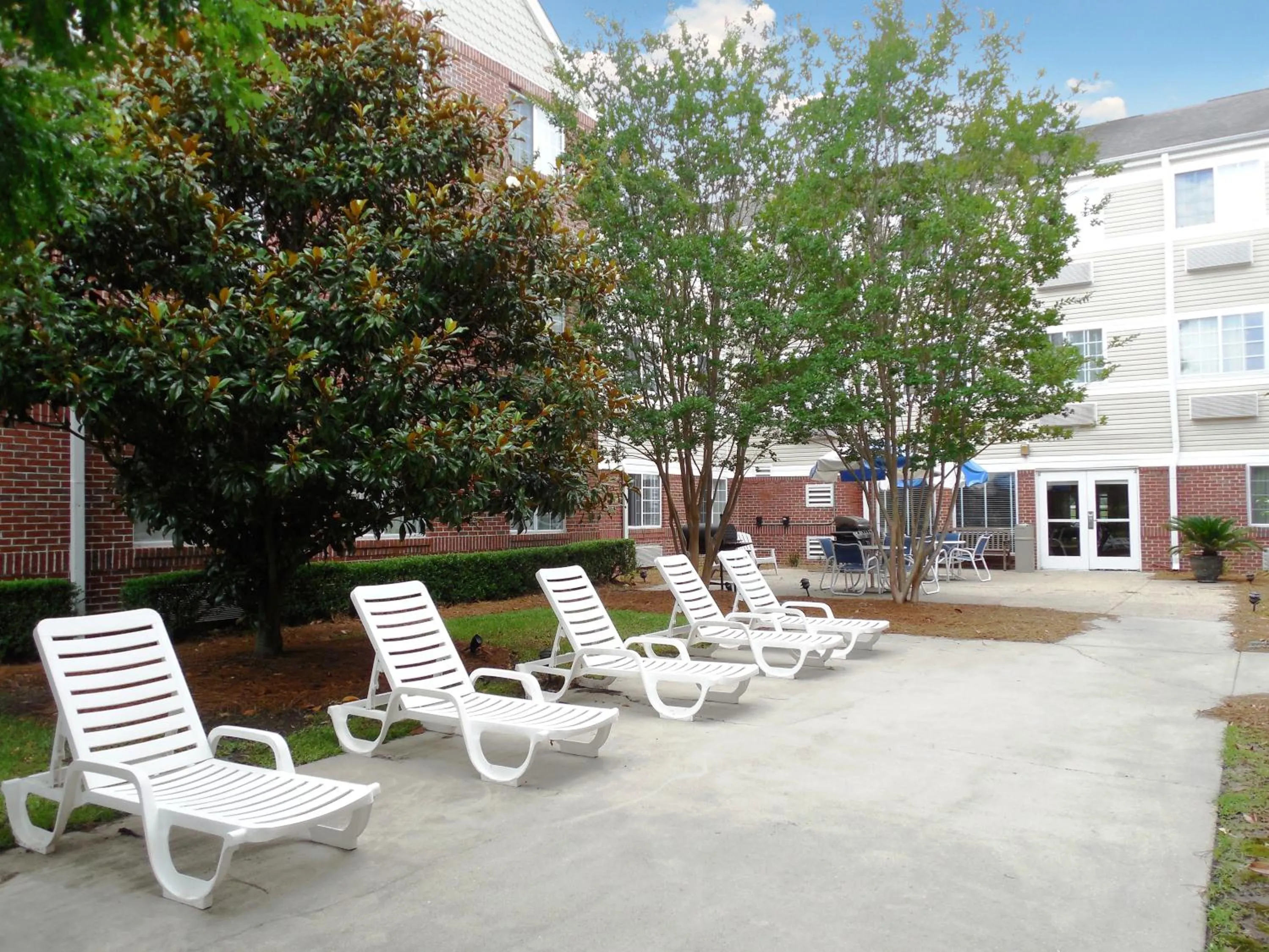 Patio in Extended Stay America Suites - Charleston - Airport