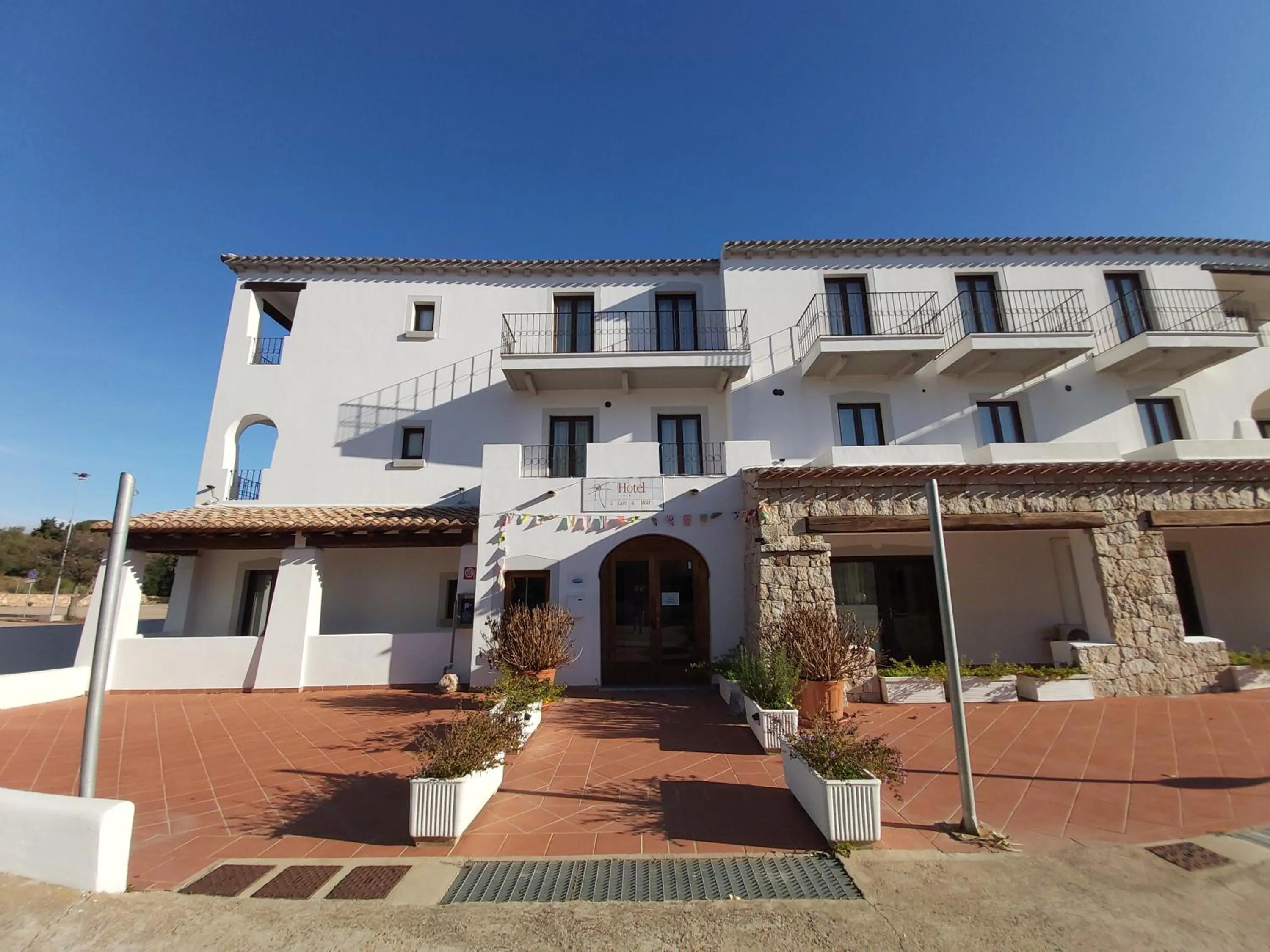 Facade/entrance in Hotel il Faro di Molara