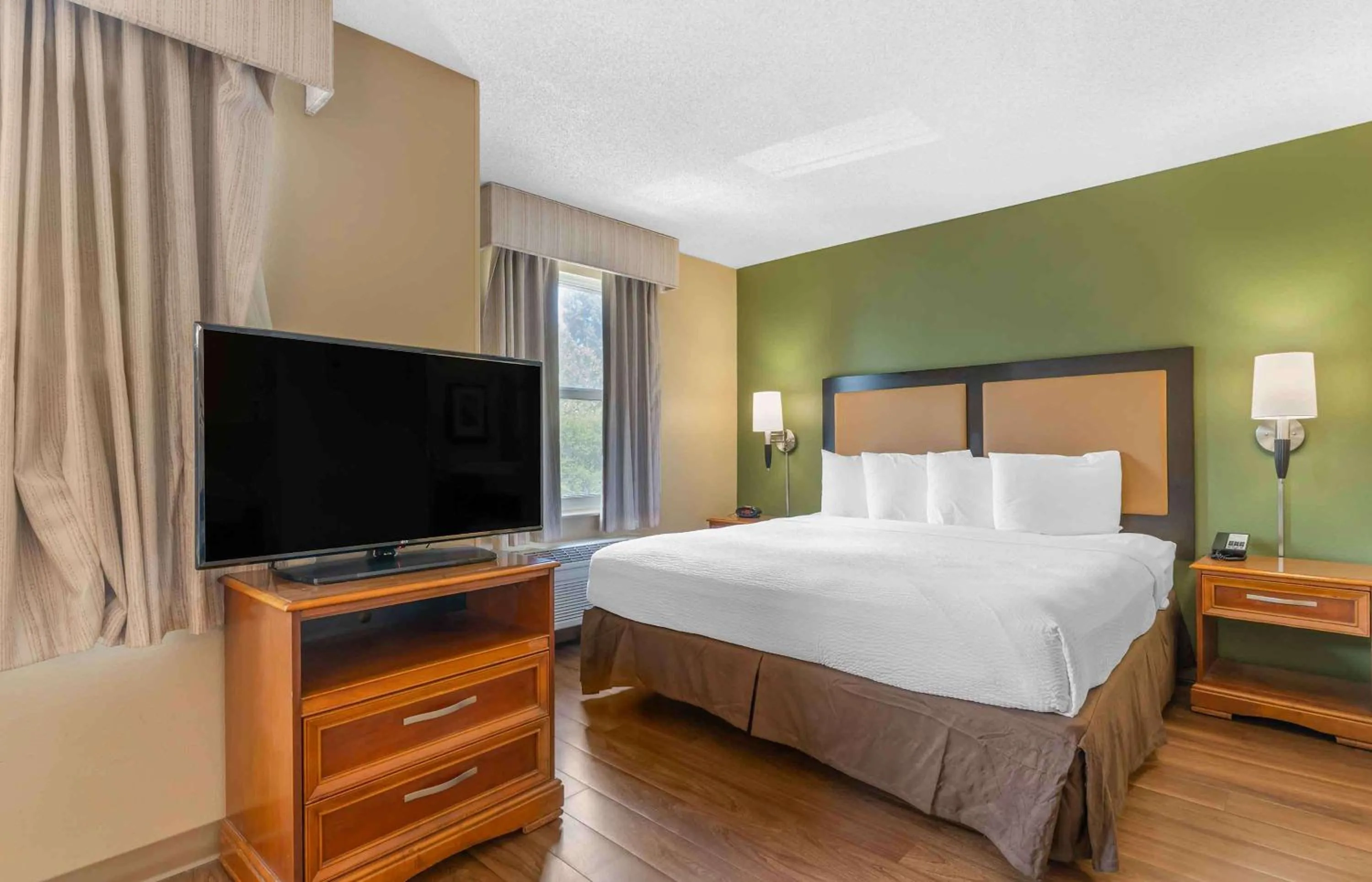 Bedroom, Bed in Extended Stay America Suites - San Jose - Edenvale - South