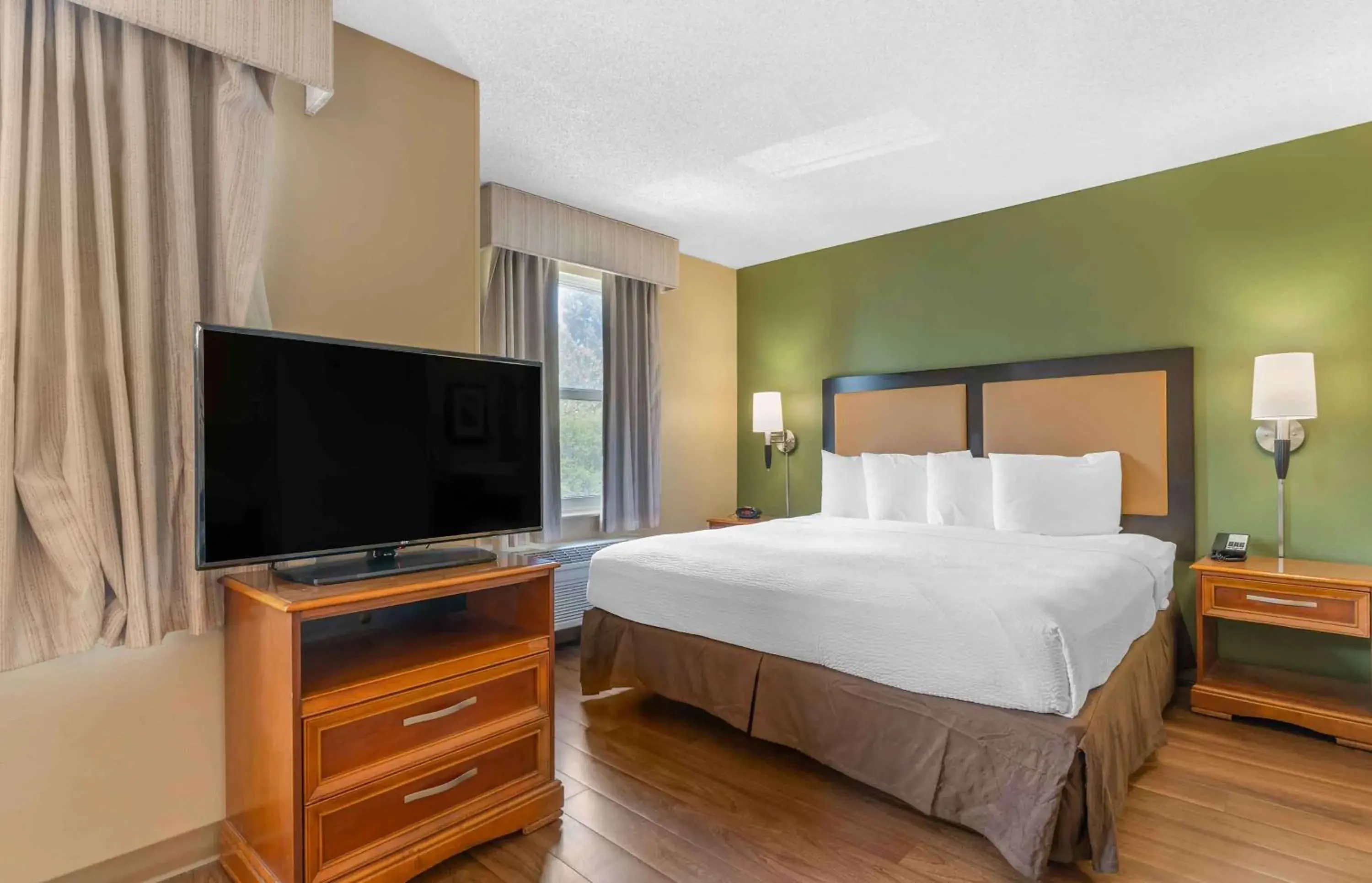 Deluxe Studio with 1 King Bed - Non-Smoking in Extended Stay America Suites - San Jose - Edenvale - South Deluxe Studio with 1 King Bed - Non-Smoking in Extended Stay America Suites - San Jose - Edenvale - South