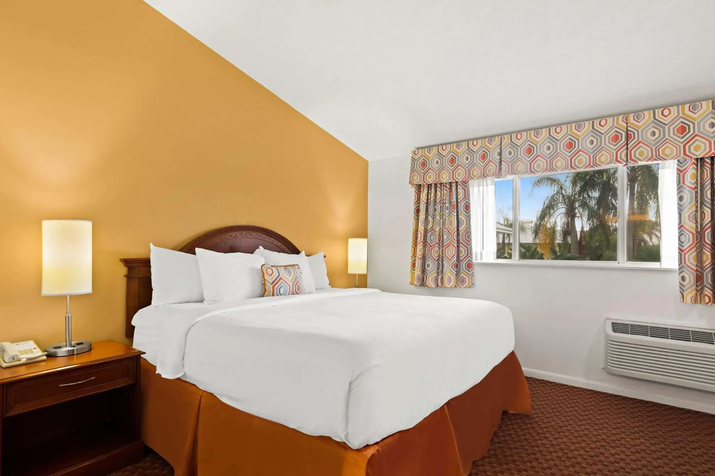 King Suite - Non-Smoking in Best Western Port St. Lucie King Suite - Non-Smoking in Best Western Port St. Lucie