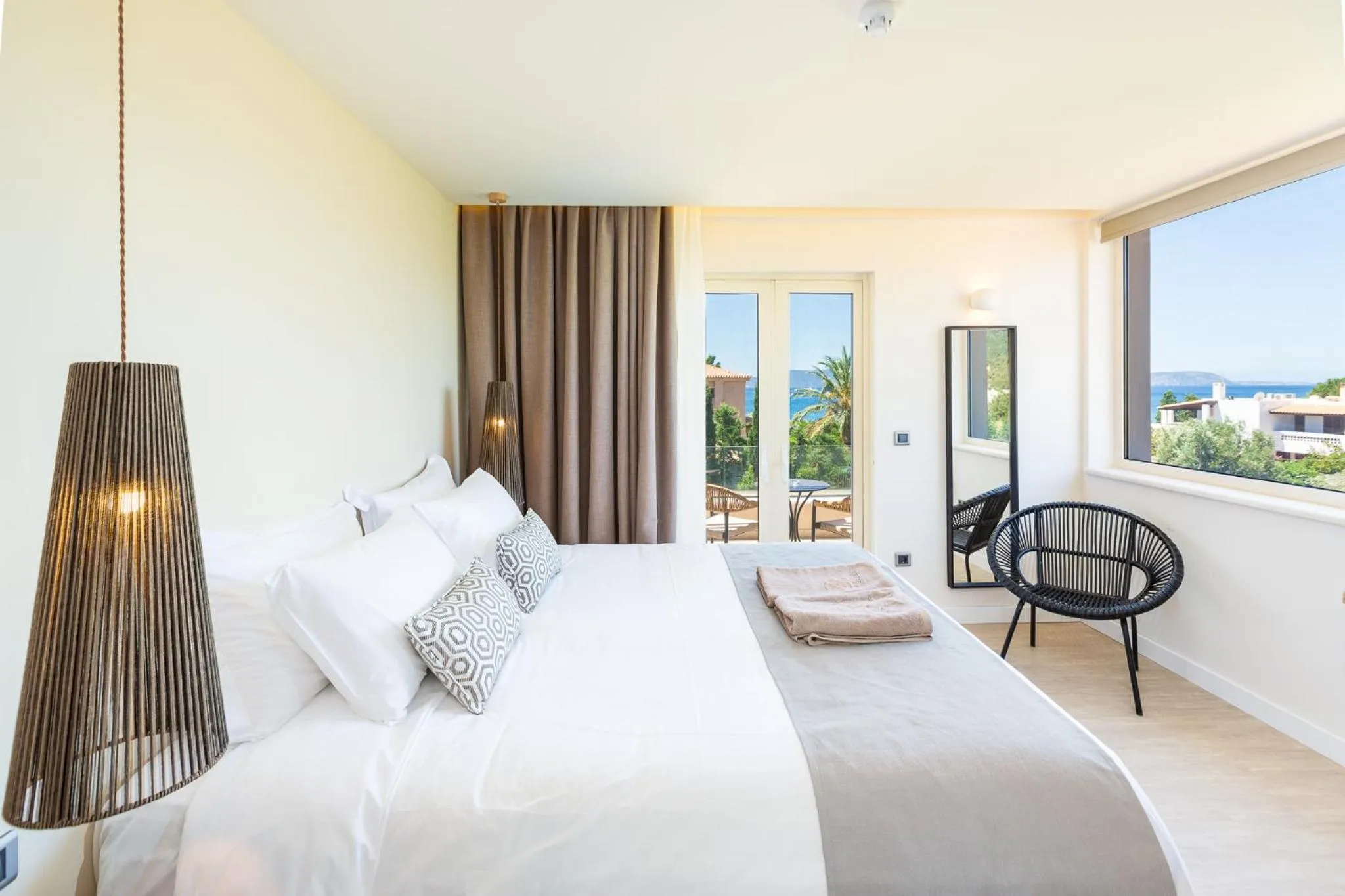 Bedroom, Bed in 180 South Seaside Hotel