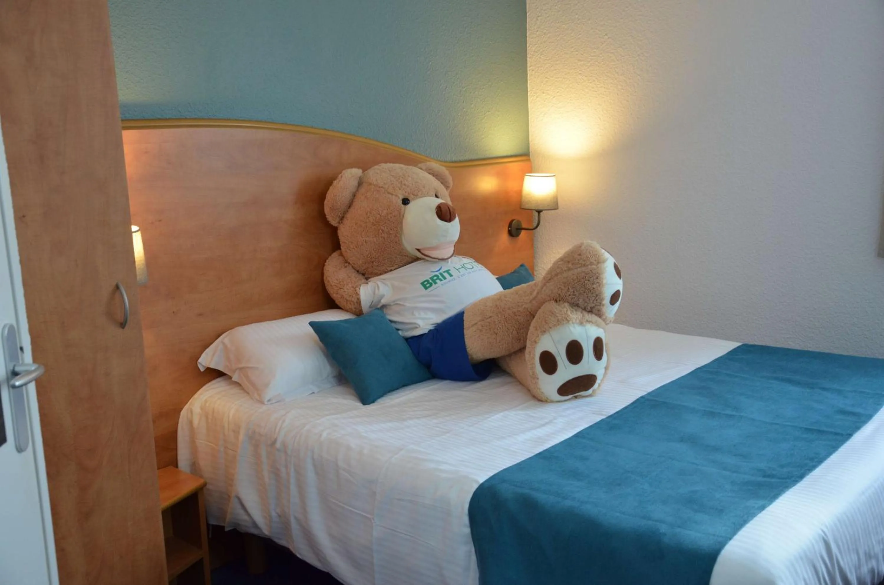 Bedroom, Bed in BRIT HOTEL Caen Hérouville