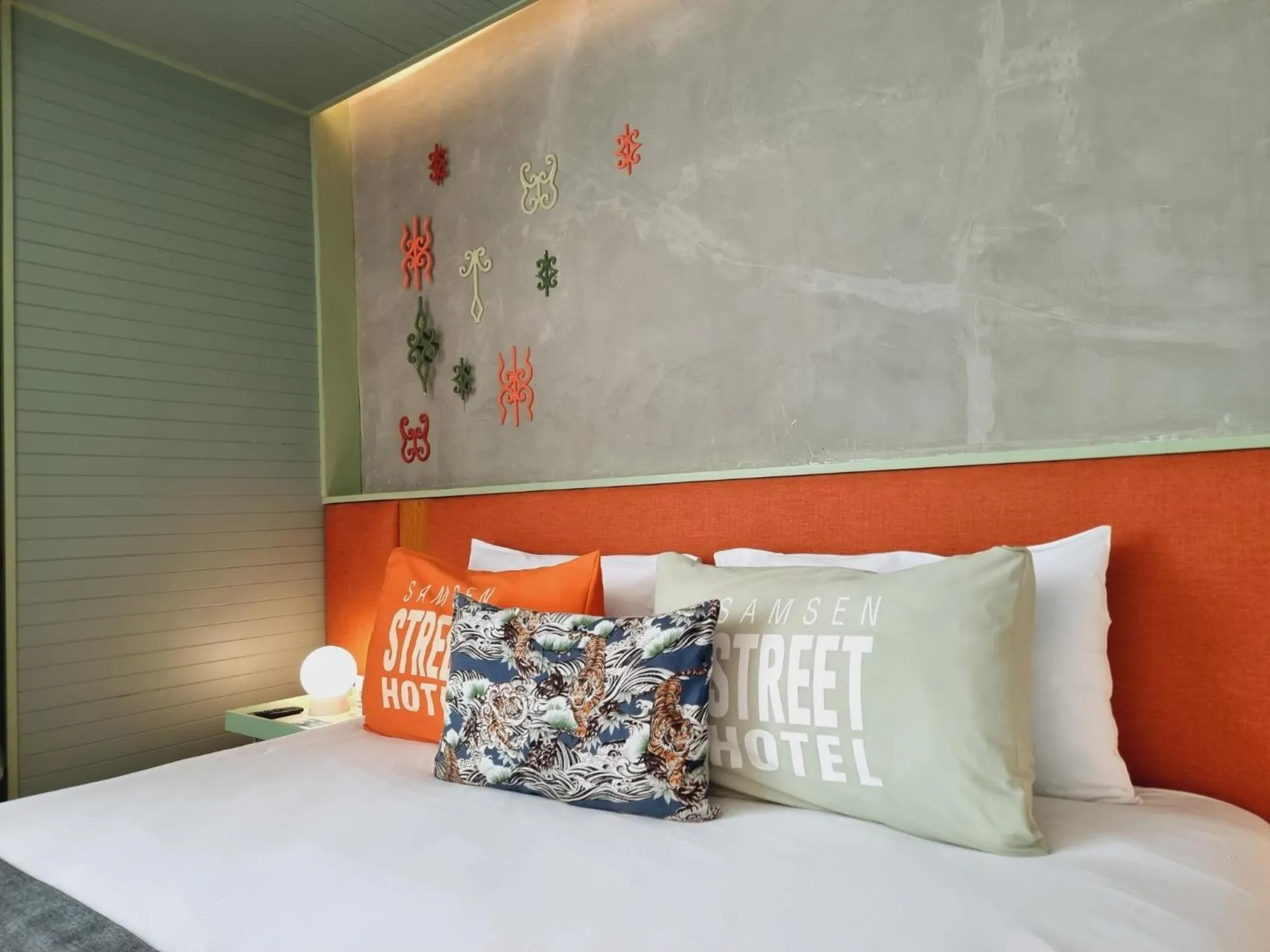 Bed in Samsen Street Hotel
