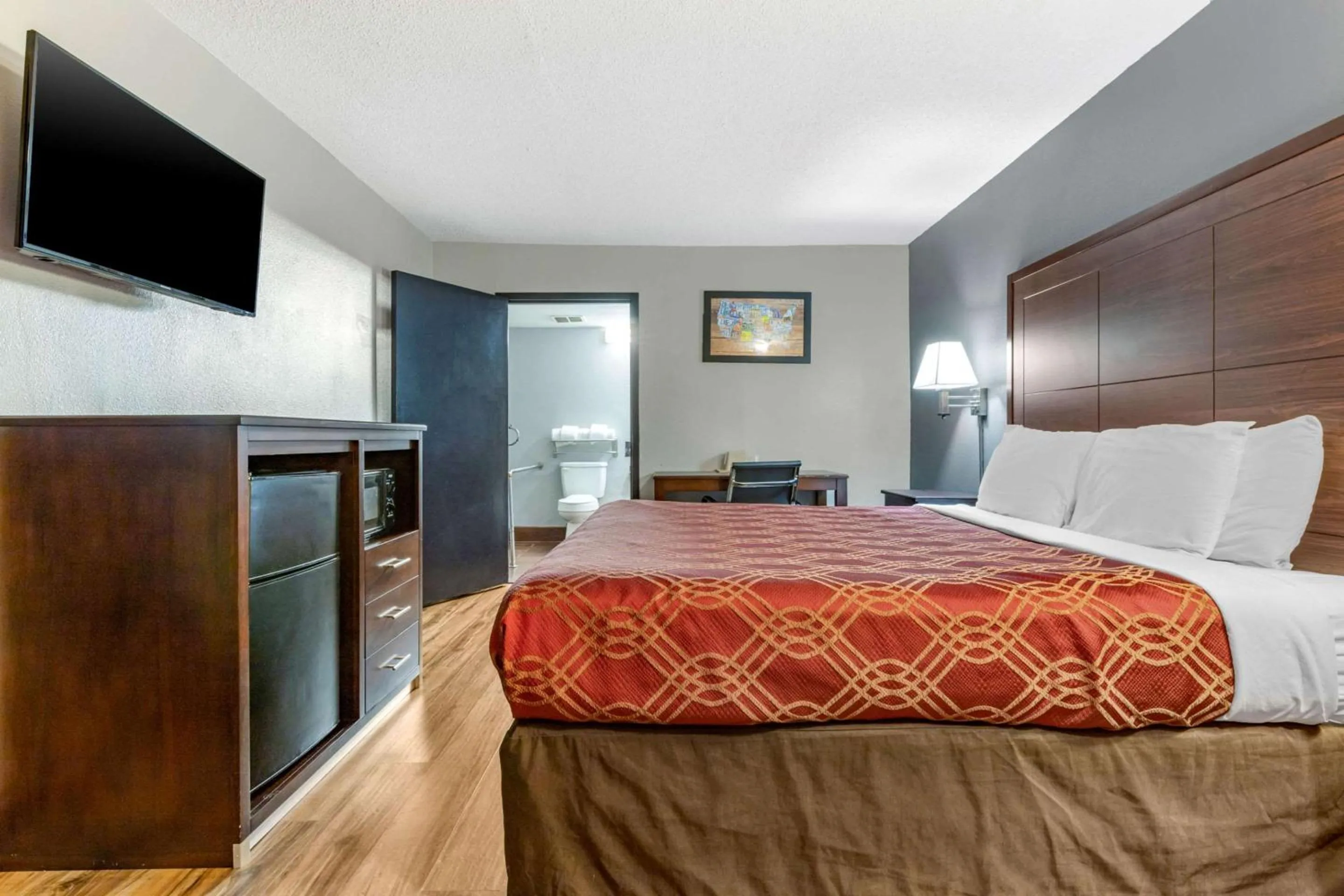 Photo of the whole room, Bed in Econo Lodge Rock Hill Northeast