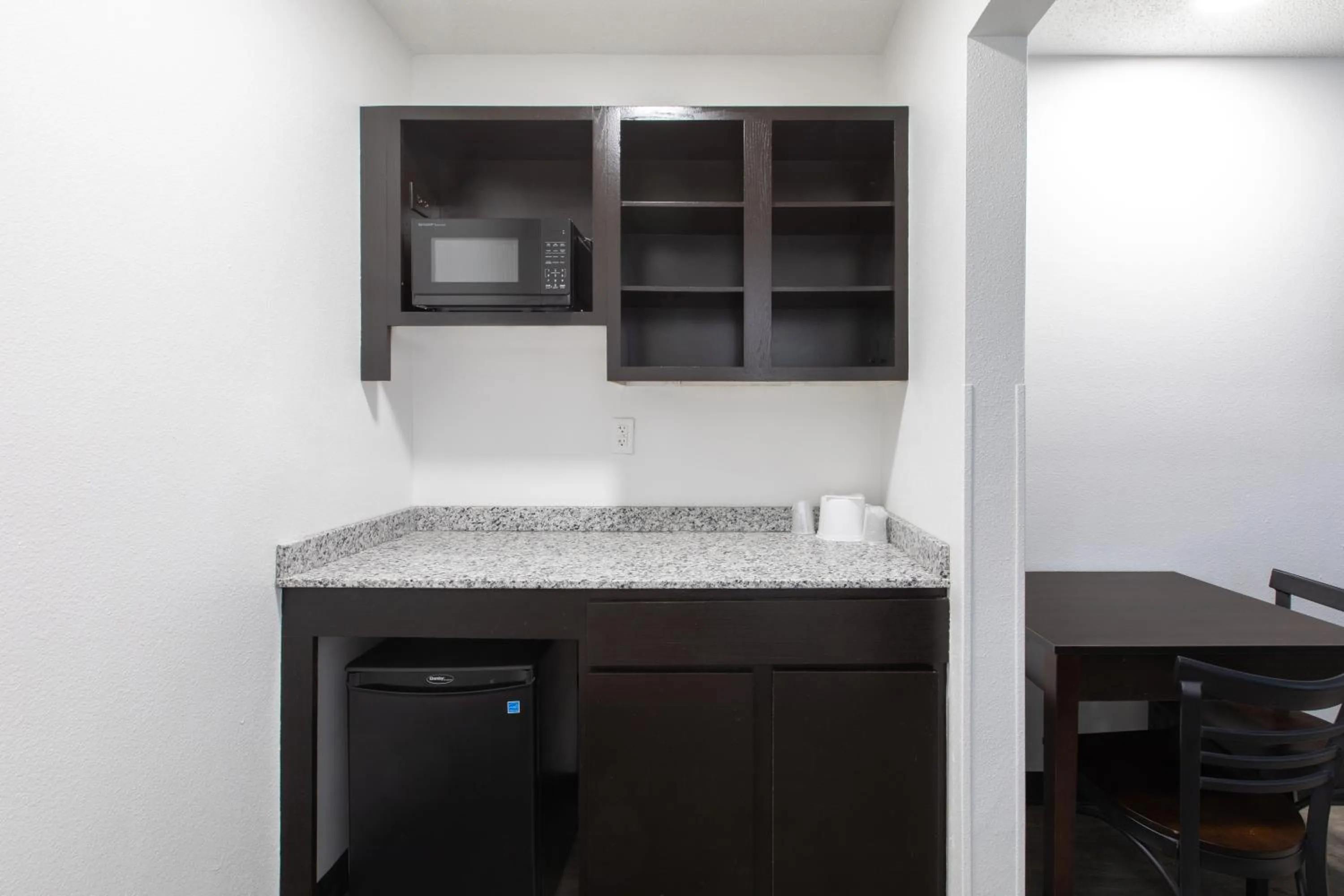 microwave in Motel 6-Greenville, SC - I-85 Near Downtown