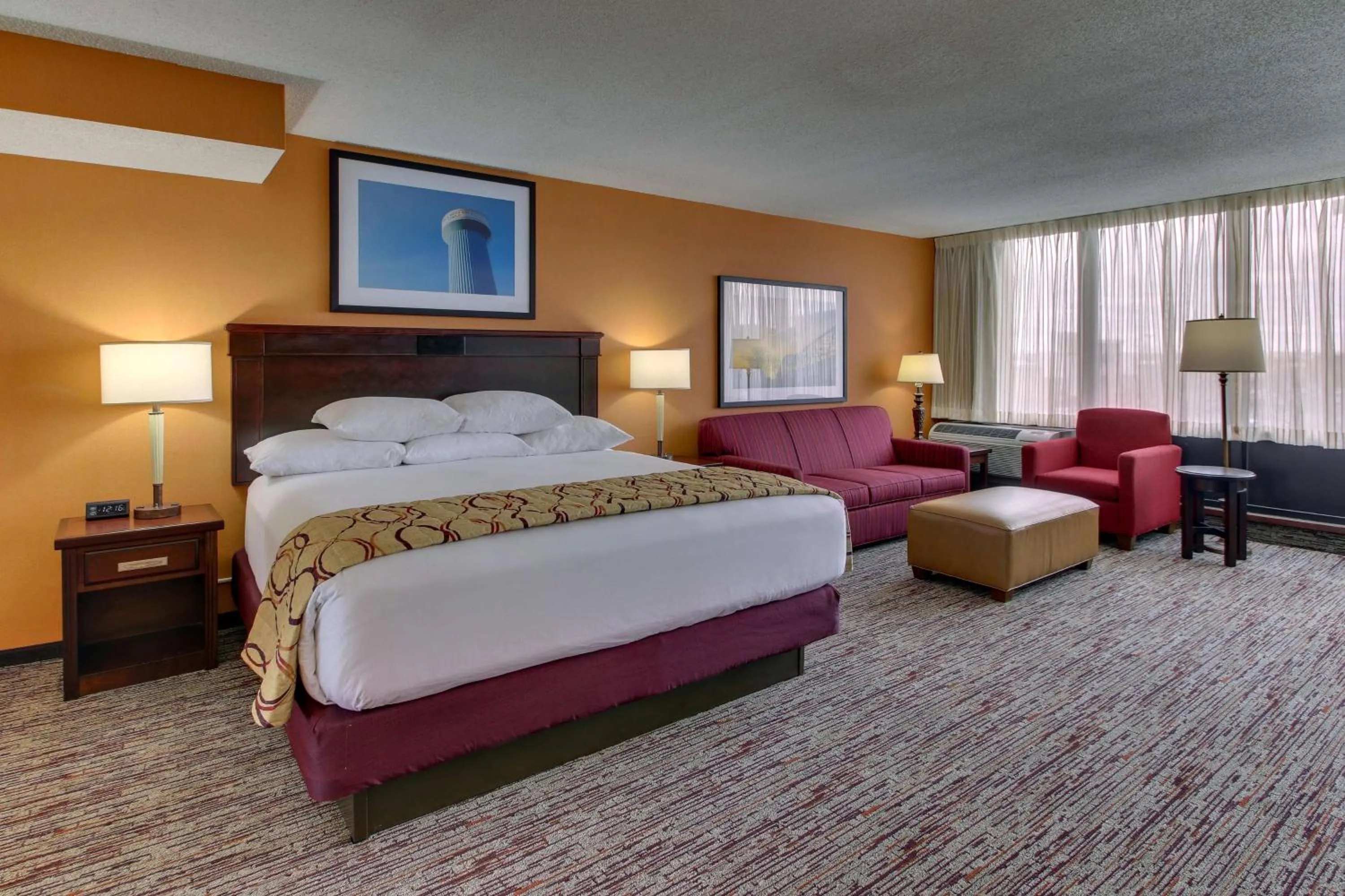 Photo of the whole room, Bed in Pear Tree Inn St. Louis - Arnold